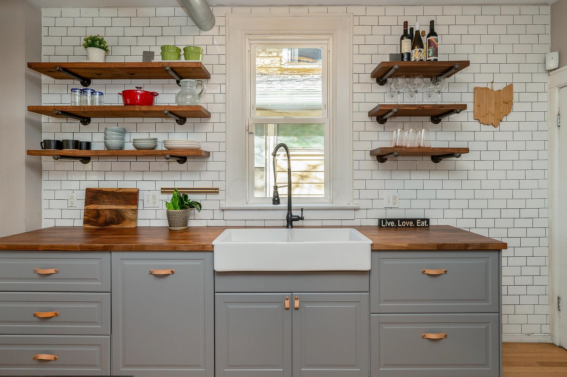 221 Morrill Ave, Columbus OH 43207-1110 exterior