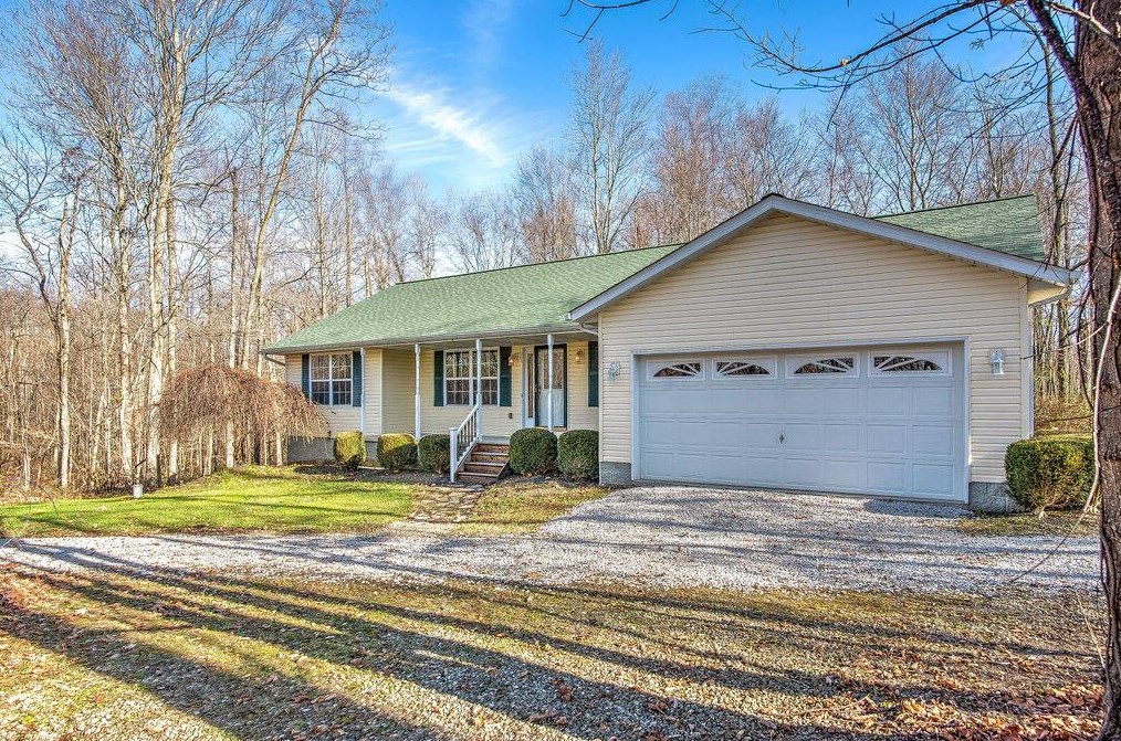 8034 Simmons Church Rd, Centerburg, OH 43011-9489