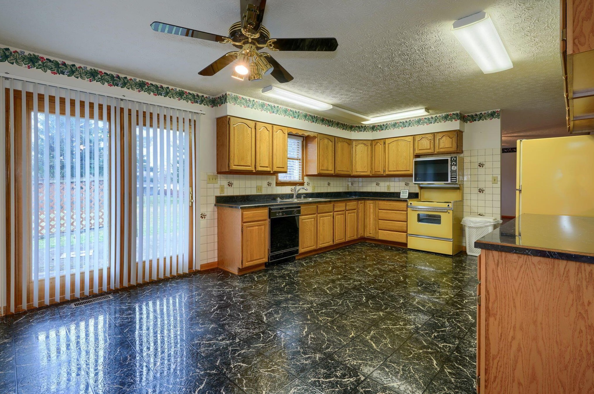 191 Rockwell Rd, Columbus, OH 43207-3819