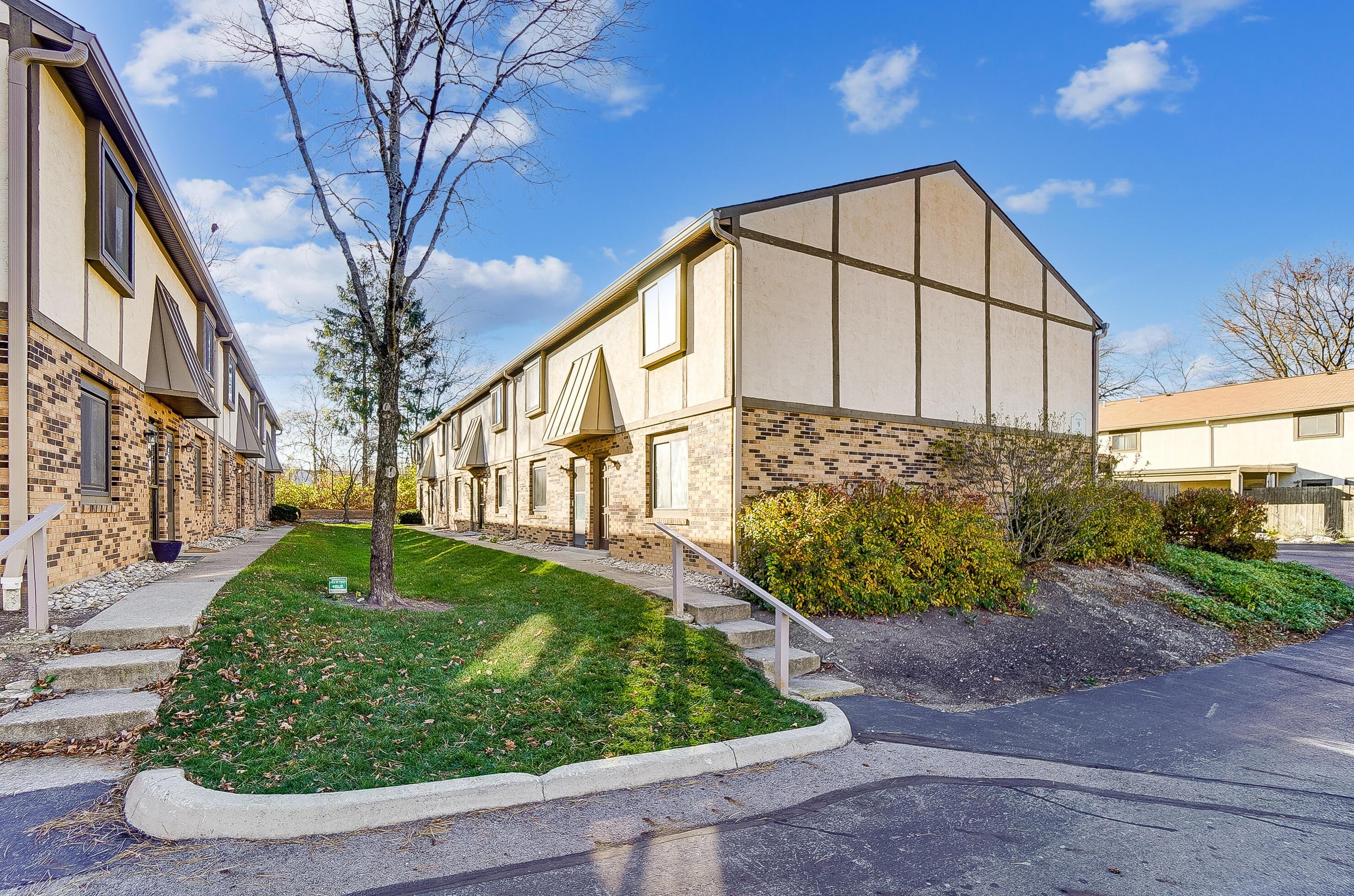 3251 Summertime Ct, Columbus, OH 43221-4638