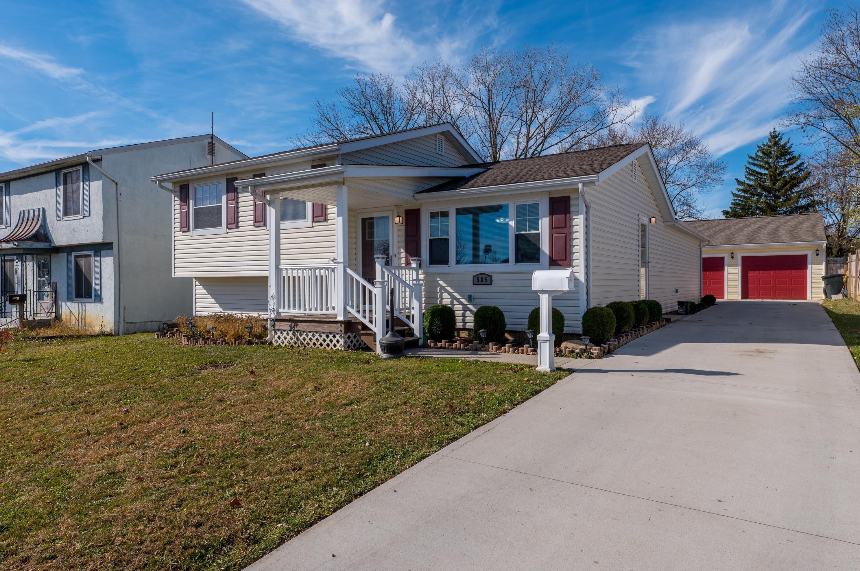 585 Fox Ridge St, Columbus, OH 43228-2214