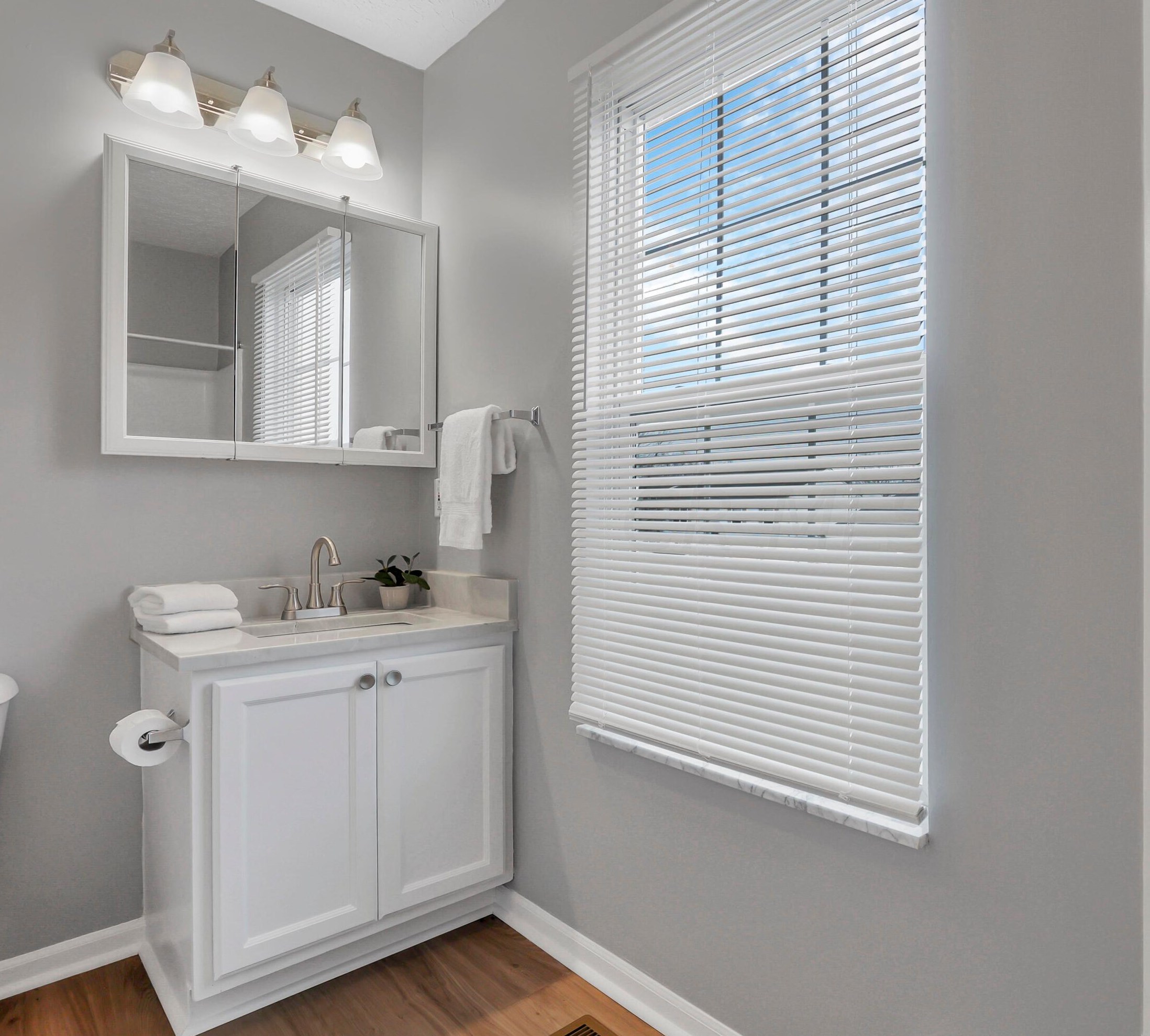 6342 Whims Rd, Cnl Wnchstr OH  43110-8577 exterior