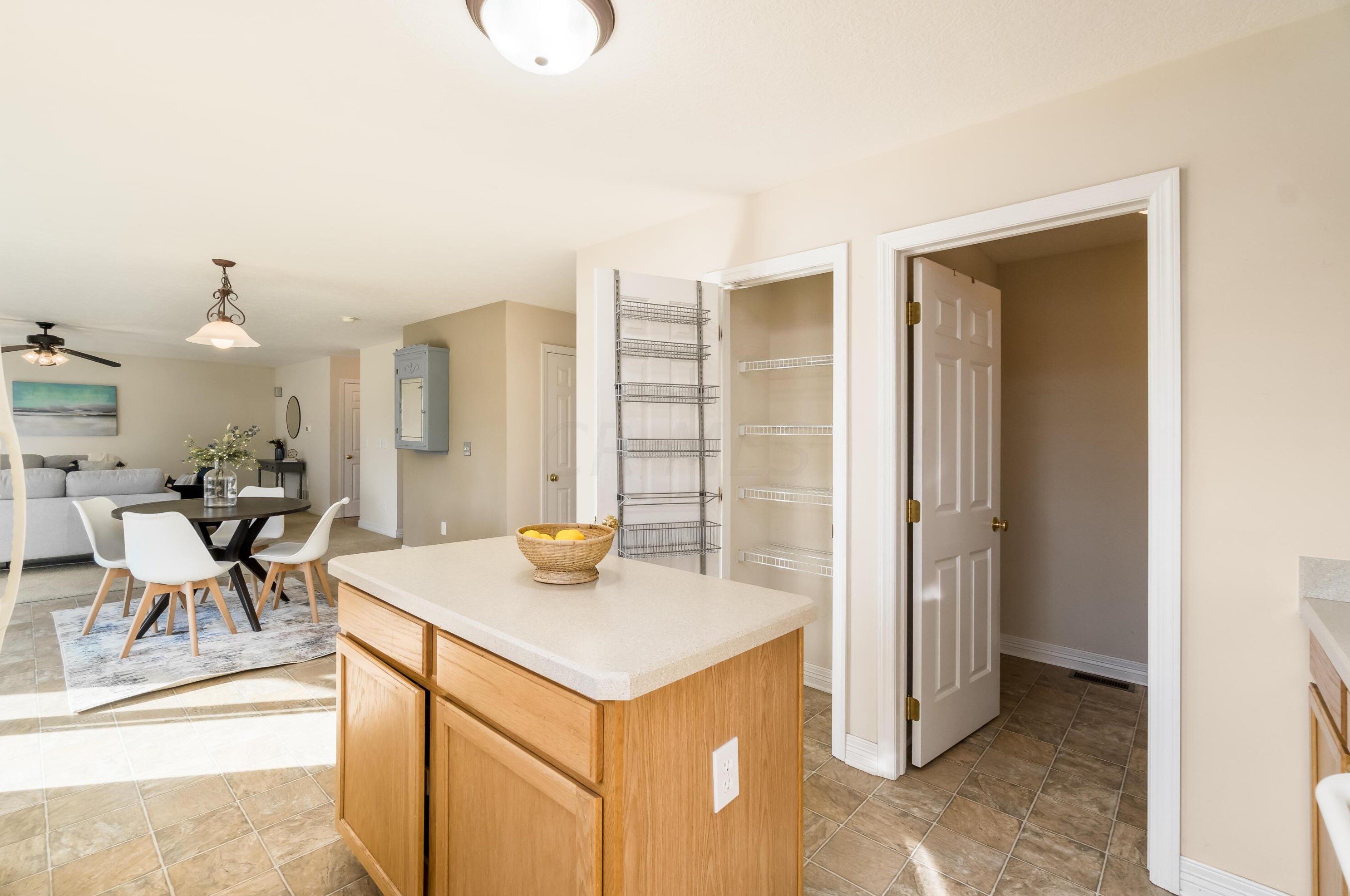 2833 Gablewood Dr, Columbus OH 43219-5030 exterior