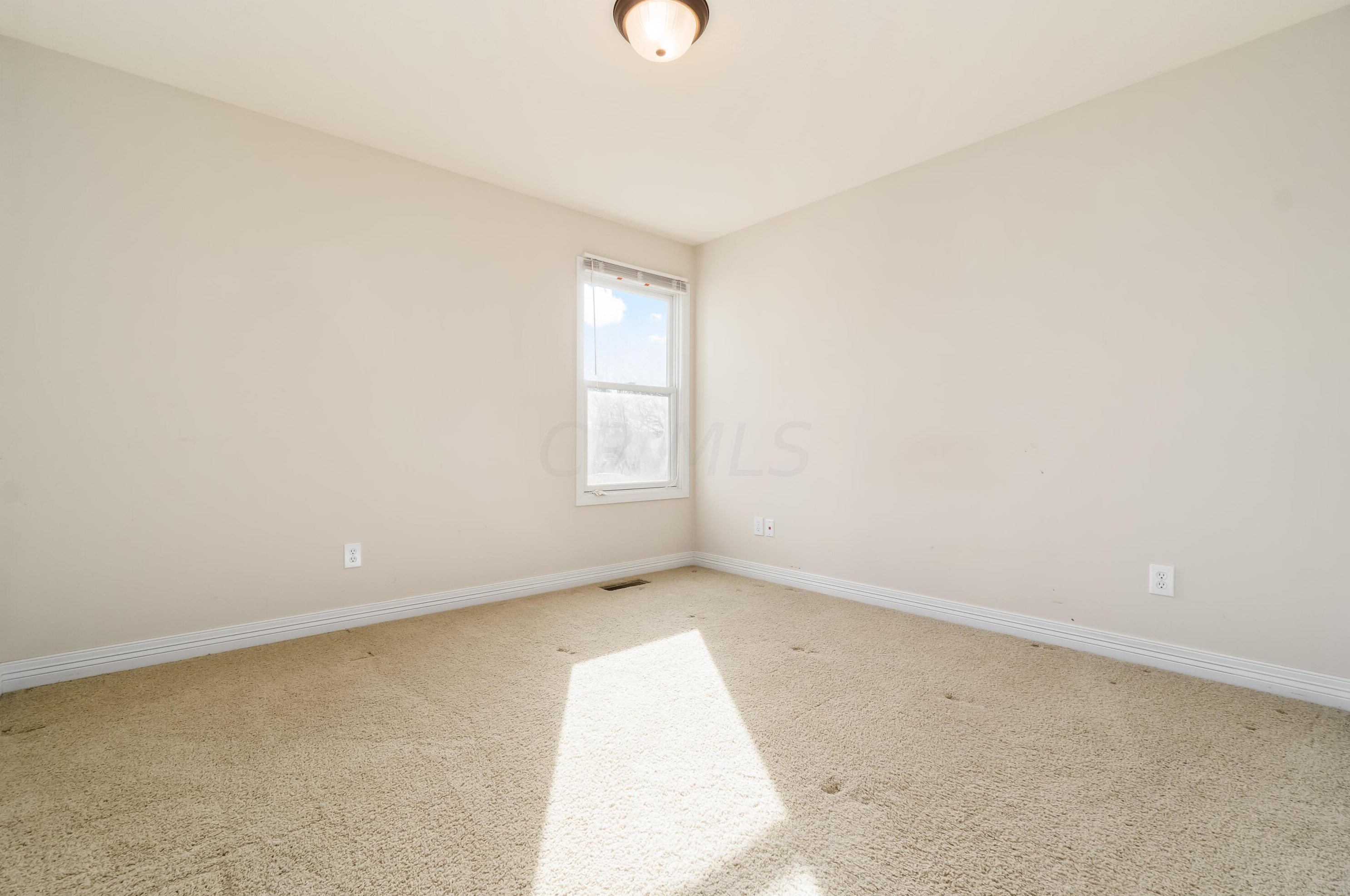 2833 Gablewood Dr, Columbus OH 43219-5030 exterior