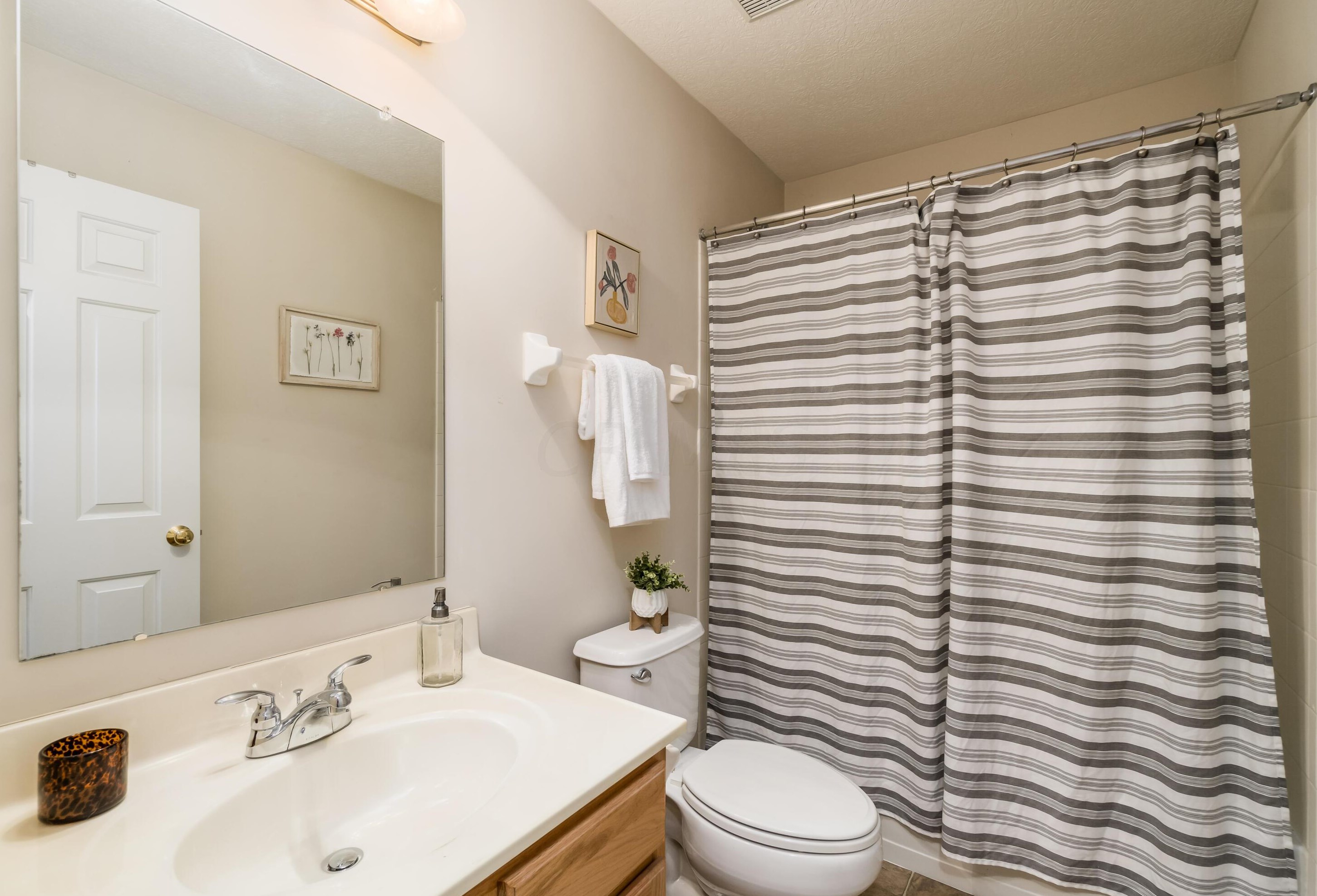 2833 Gablewood Dr, Columbus OH 43219-5030 exterior