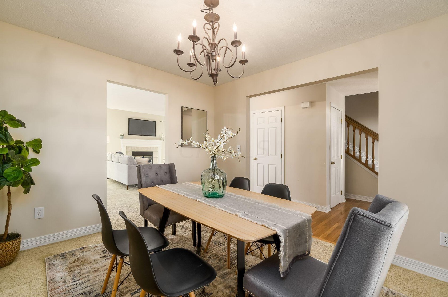 2833 Gablewood Dr, Columbus OH 43219-5030 exterior