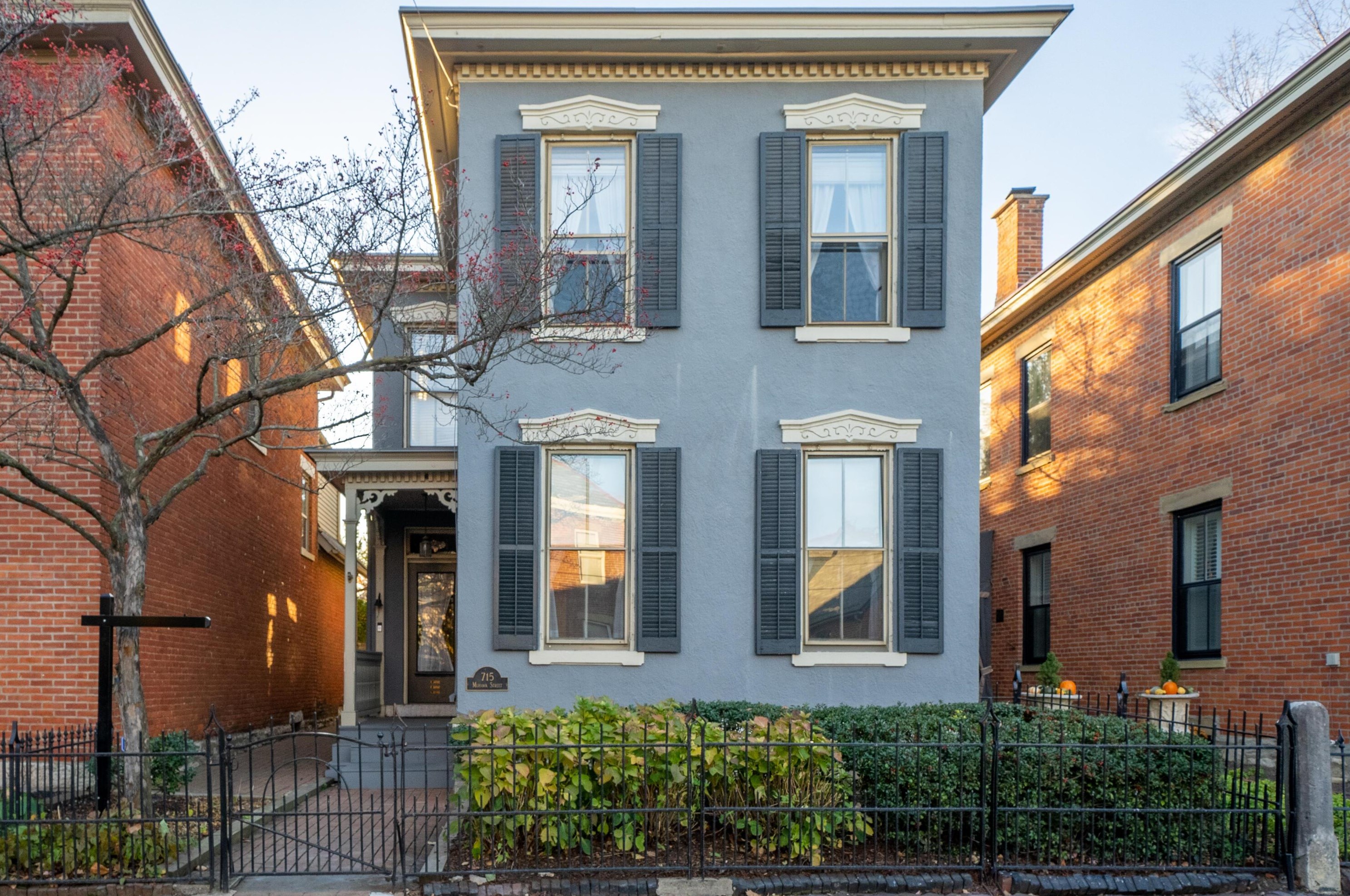 715 Mohawk St, Columbus, OH 43206-2199