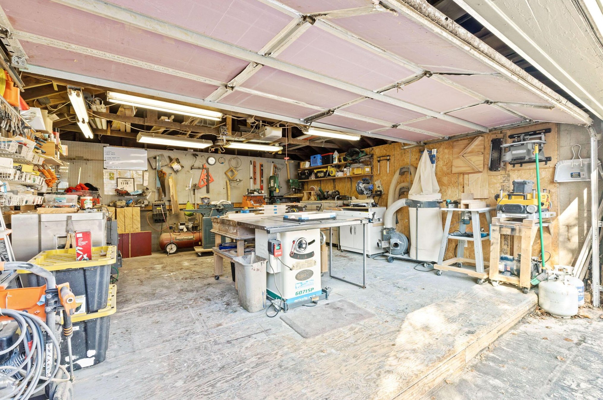 953 Pleasant Ridge Ave, Columbus OH 43209-5416 exterior