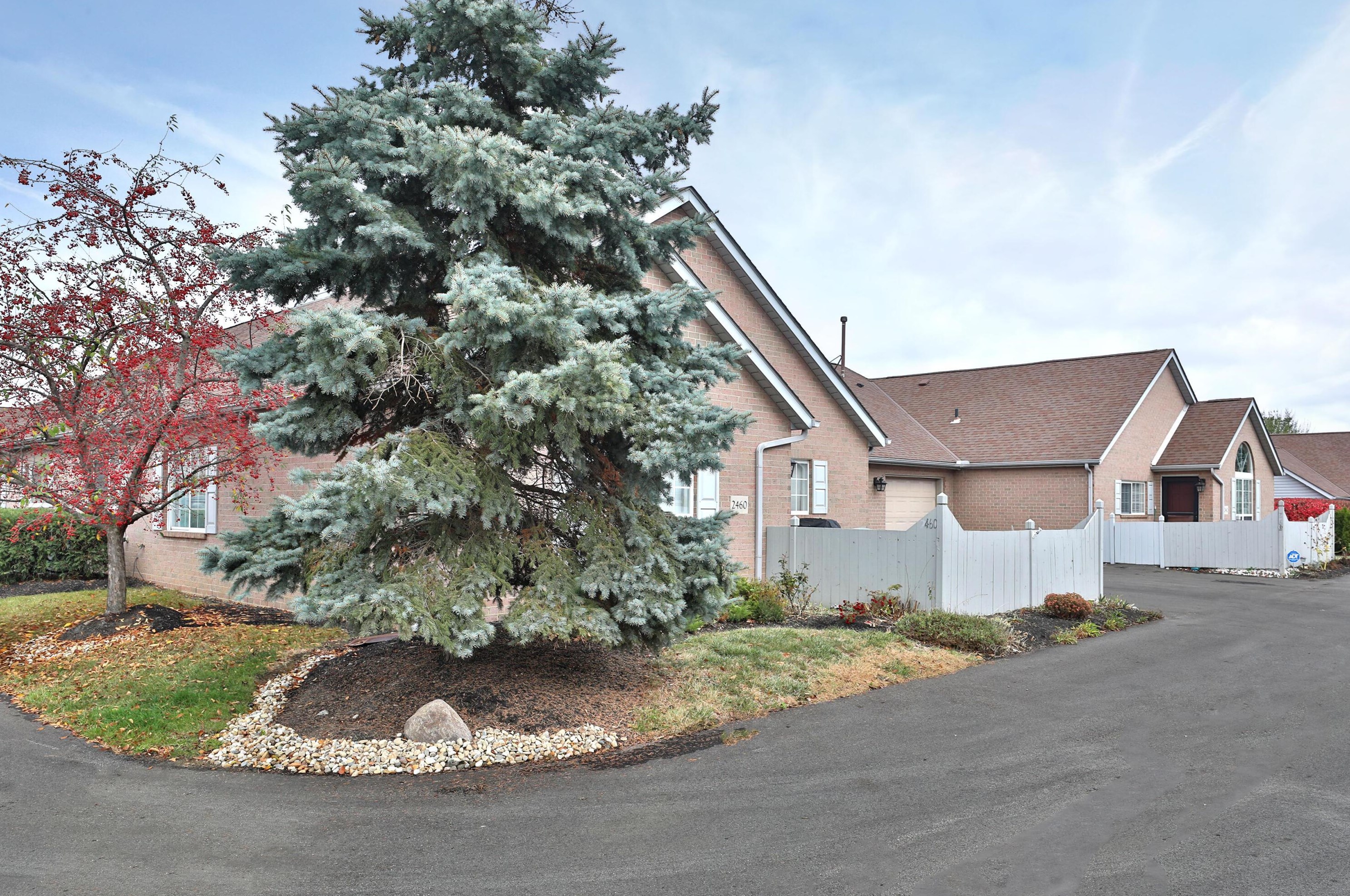 2460 Meadow Glade Dr, Hilliard, OH 43026-7172