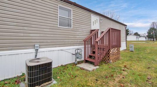 170 Spruce Ridge Dr, Ashville OH  43103-1090 exterior