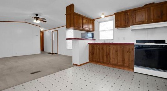 170 Spruce Ridge Dr, Ashville OH  43103-1090 exterior