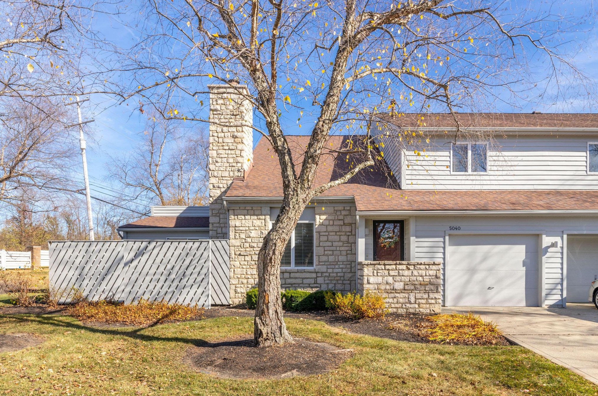 5040 Blendon Pond Dr, Westerville, OH 43081-4826