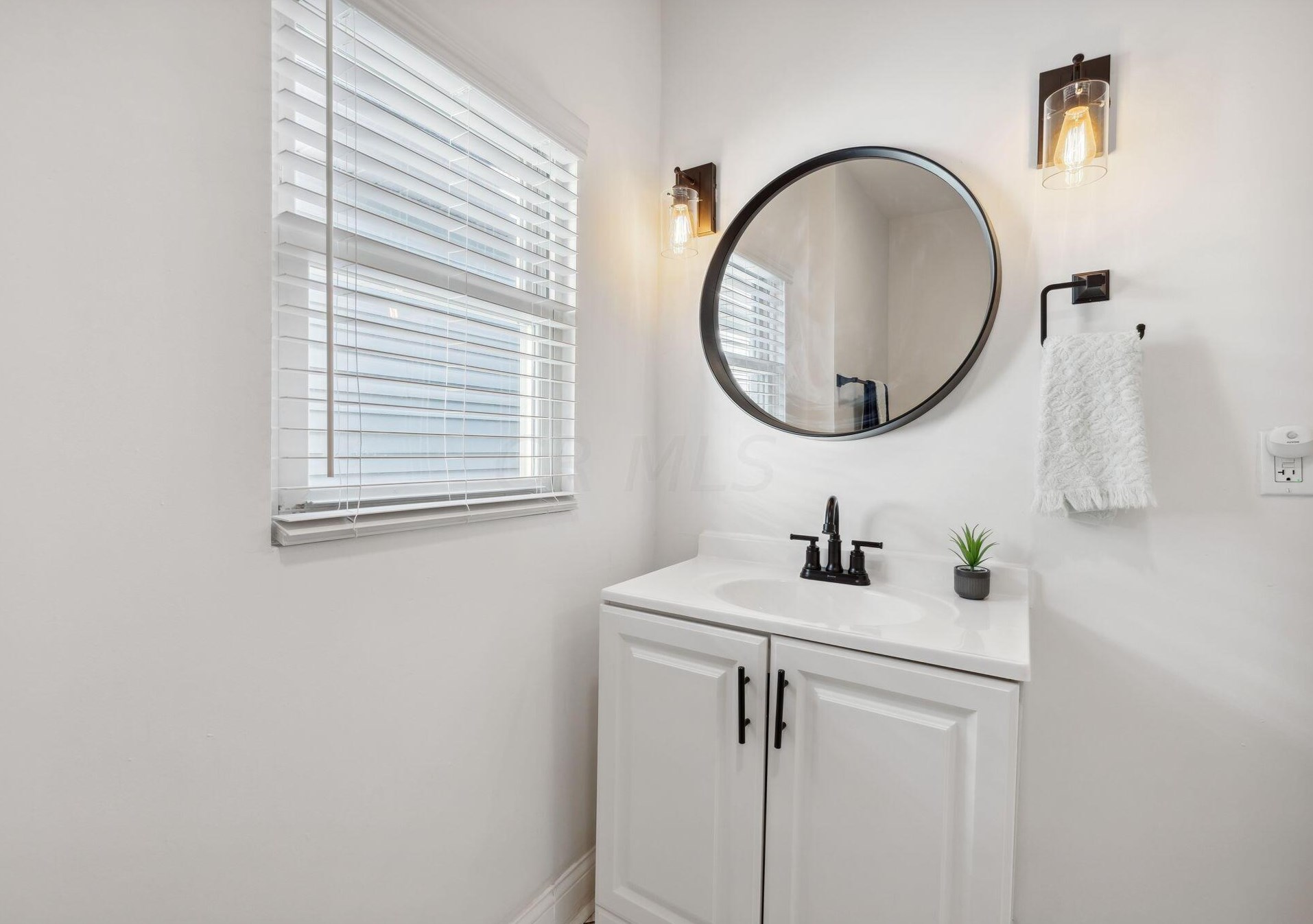 130 Dana Ave, Columbus OH  43222-1329 exterior