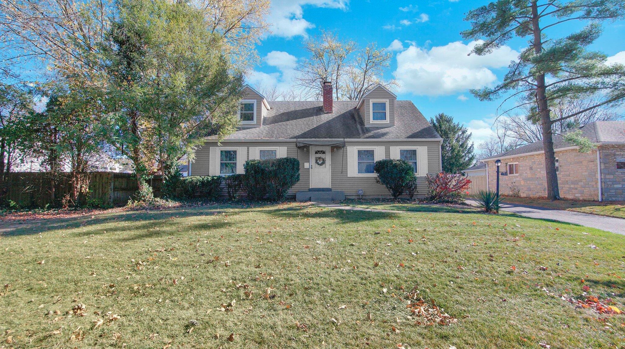 1194 Haddon Rd, Columbus, OH 43209-2927