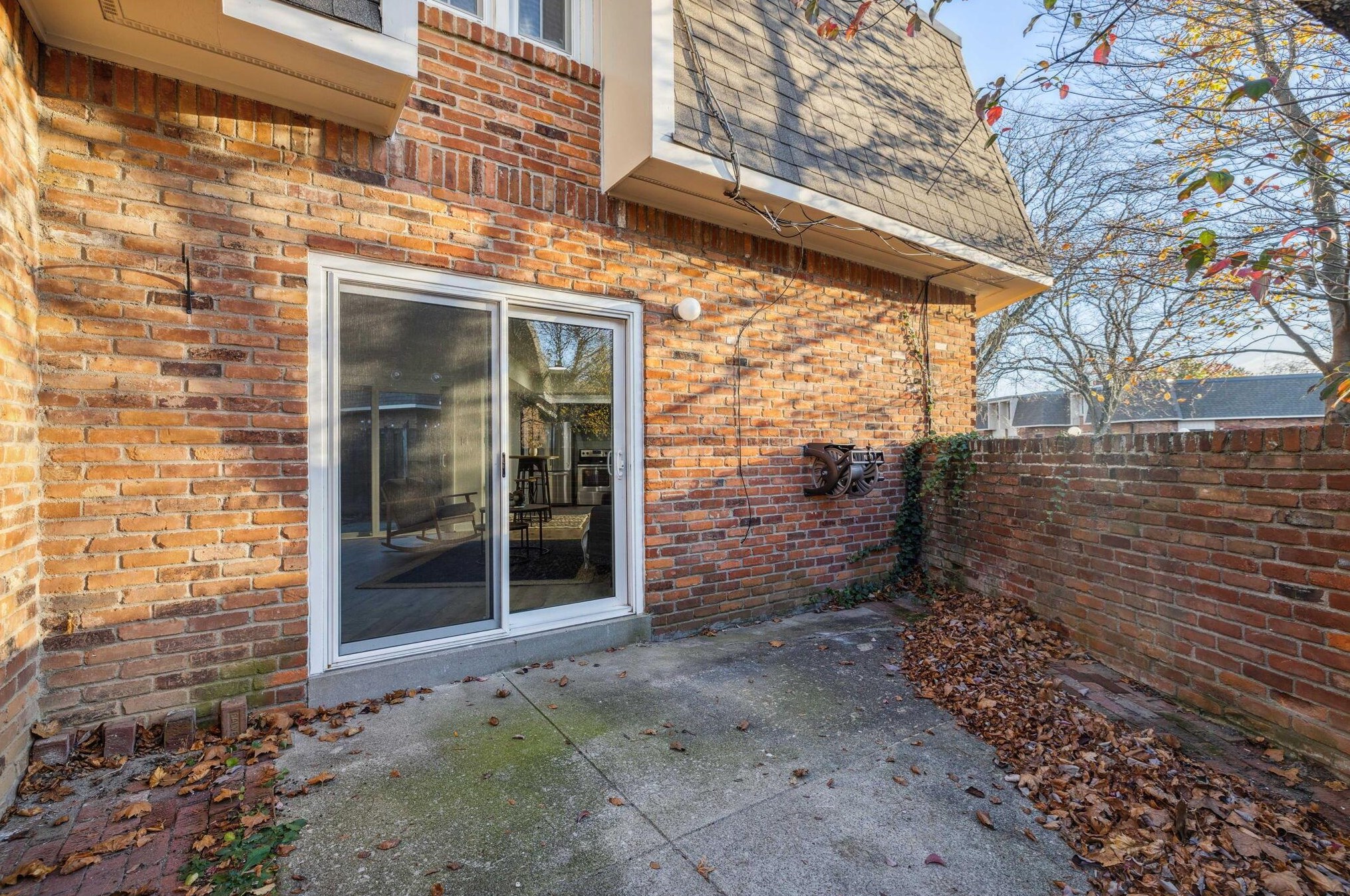 1568 Lafayette Dr, Columbus OH 43220-3867 exterior