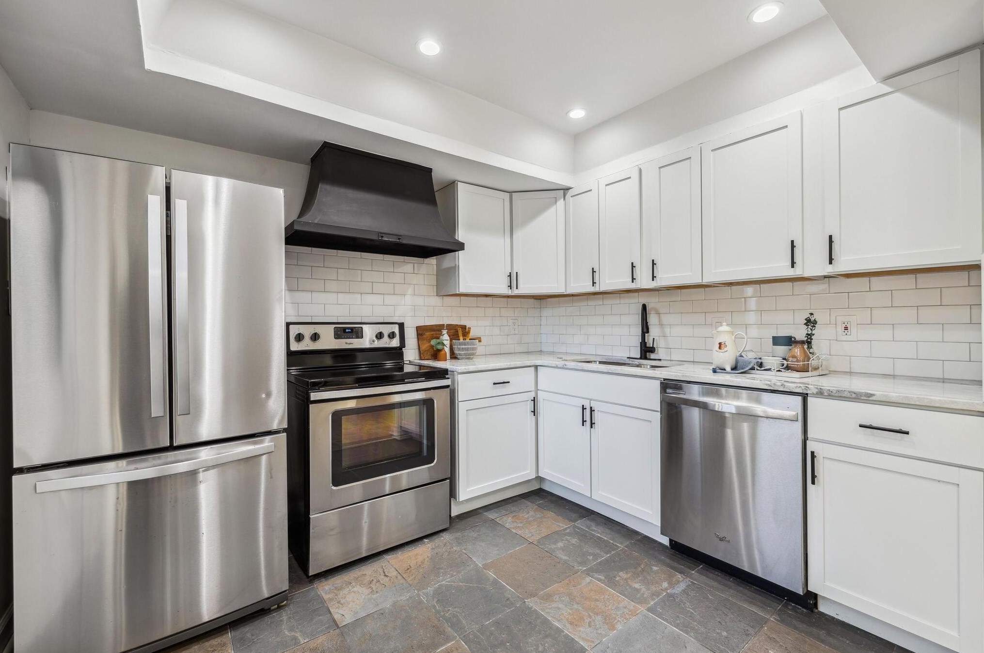 1568 Lafayette Dr, Columbus OH 43220-3867 exterior