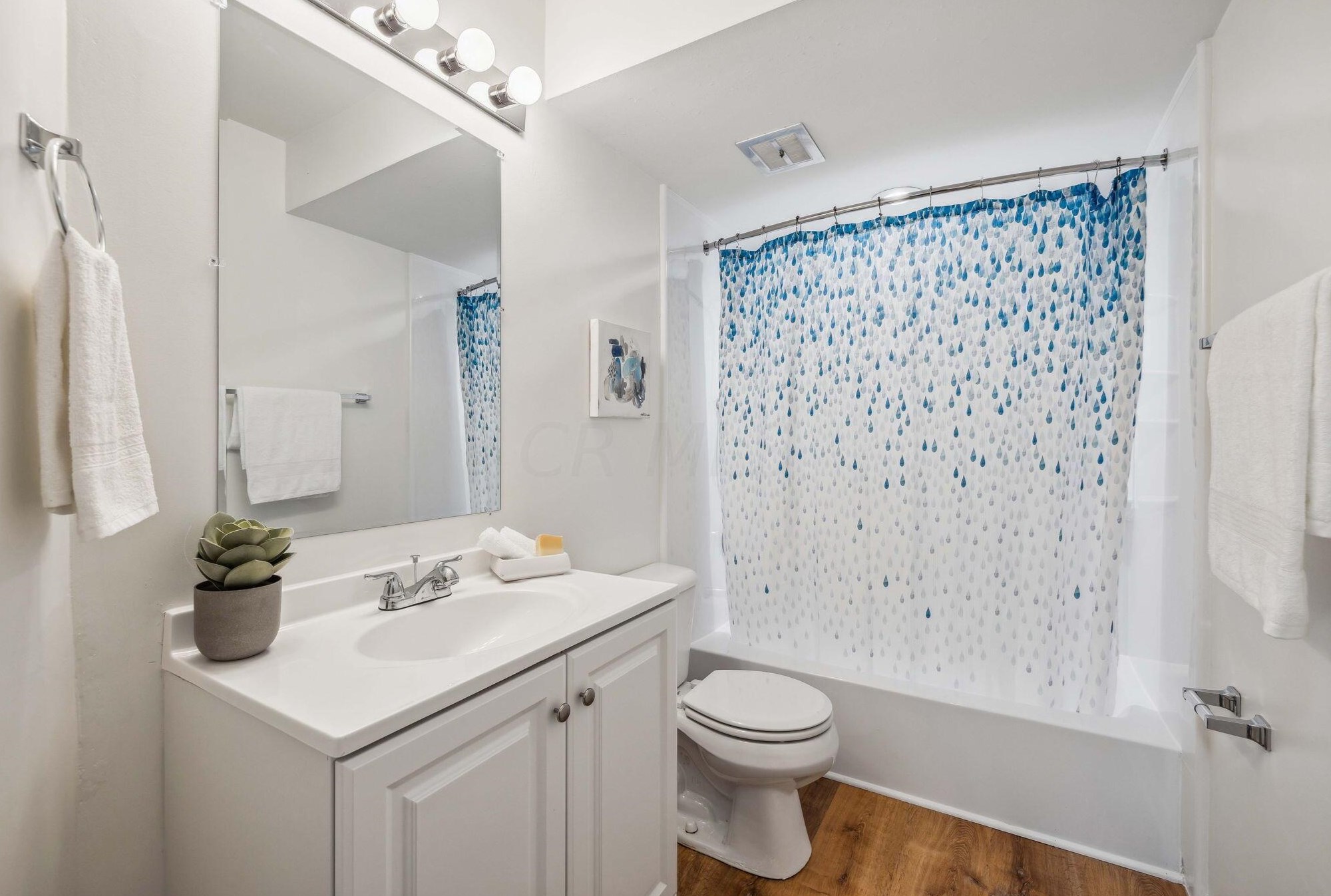 1568 Lafayette Dr, Columbus OH 43220-3867 exterior