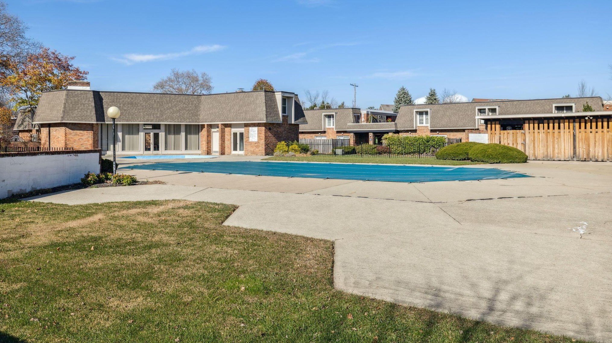 1568 Lafayette Dr, Columbus OH 43220-3867 exterior