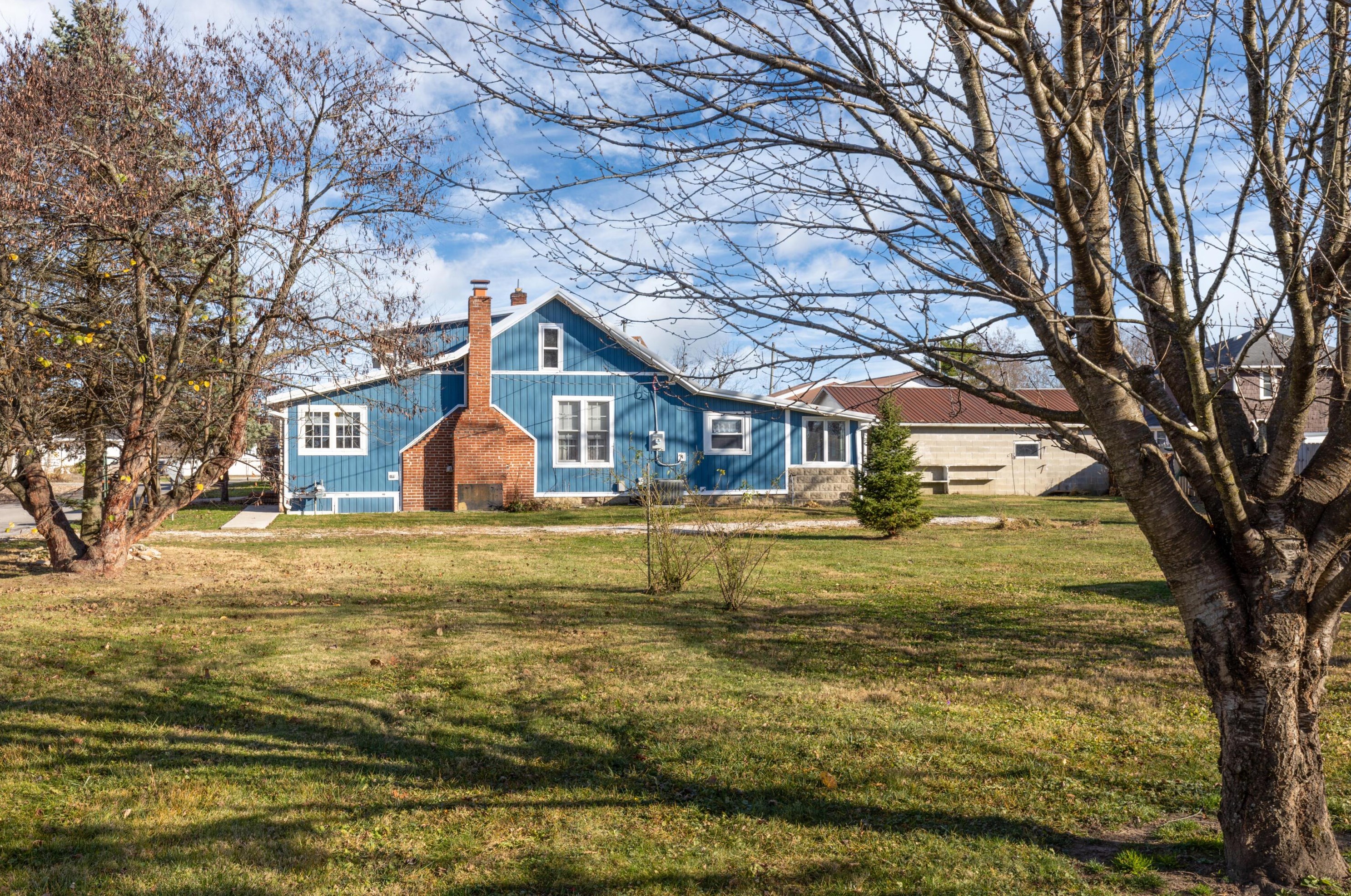 45 3rd St, Buckeye Lake, OH 43008-7718