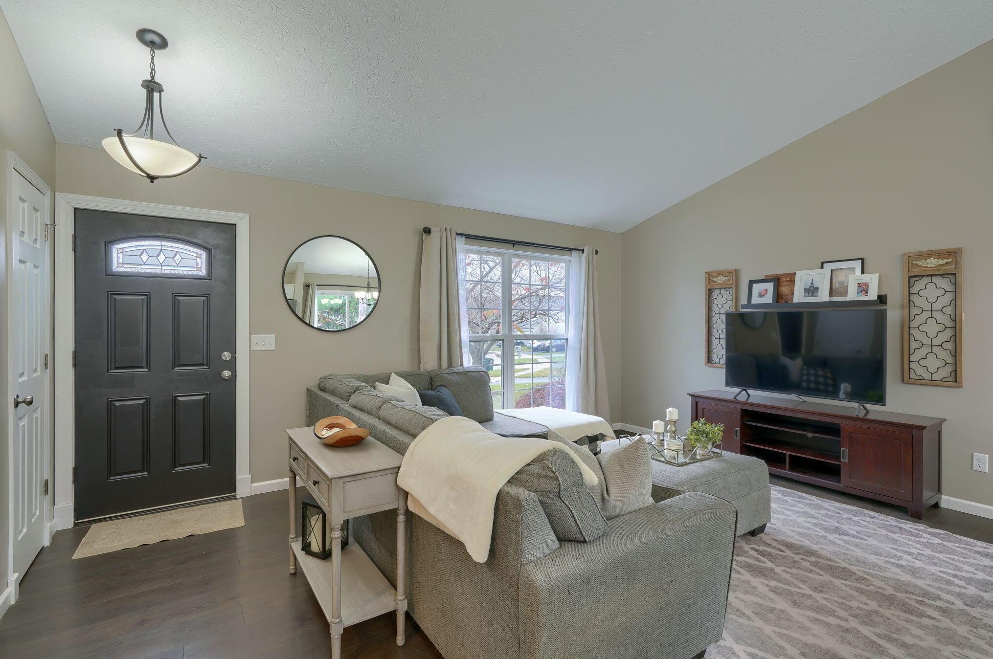 1315 Sandrell Dr, Columbus, OH 43228-9140