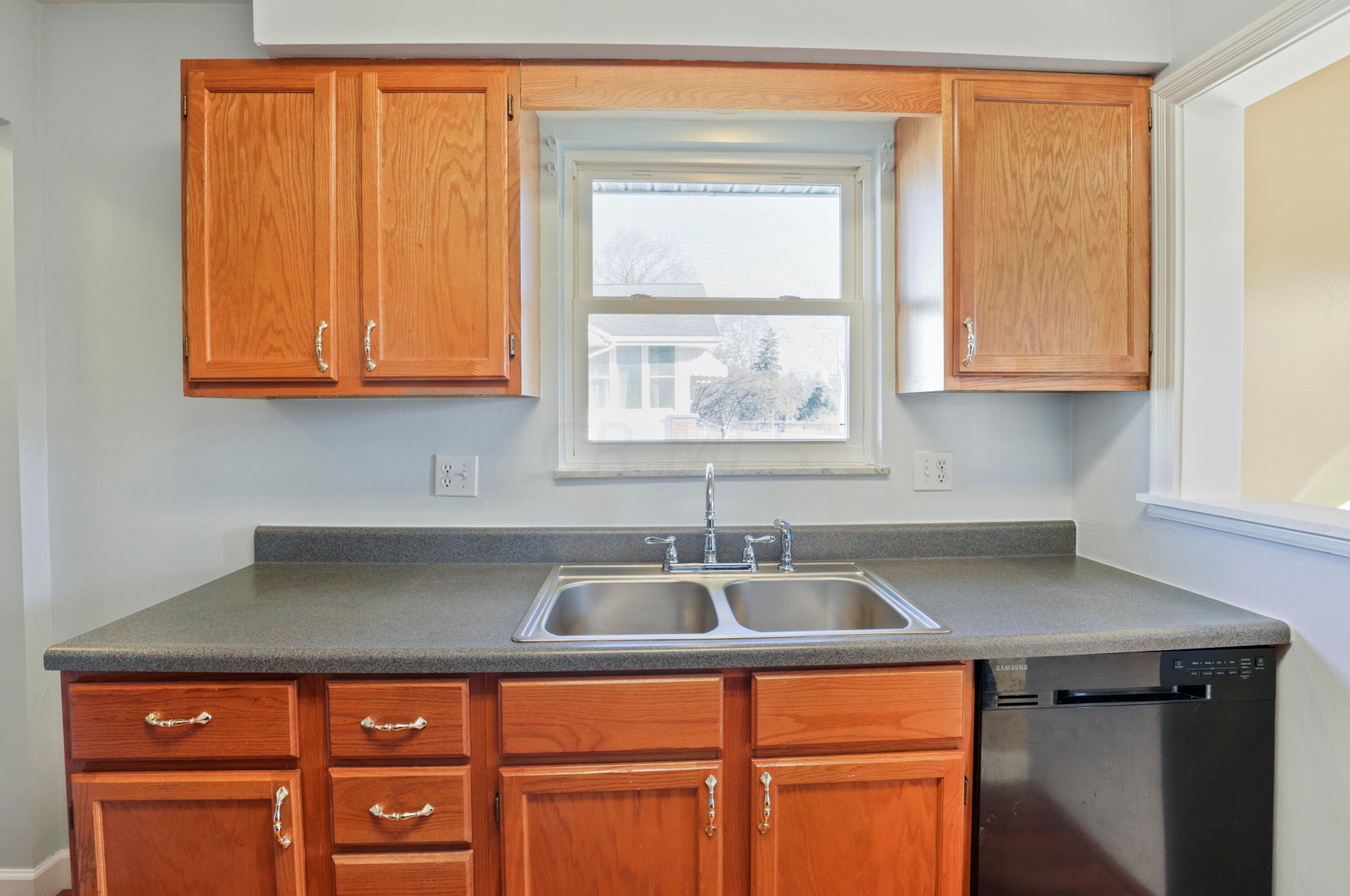 1137 Brown Rd, Columbus OH 43223-3003 exterior