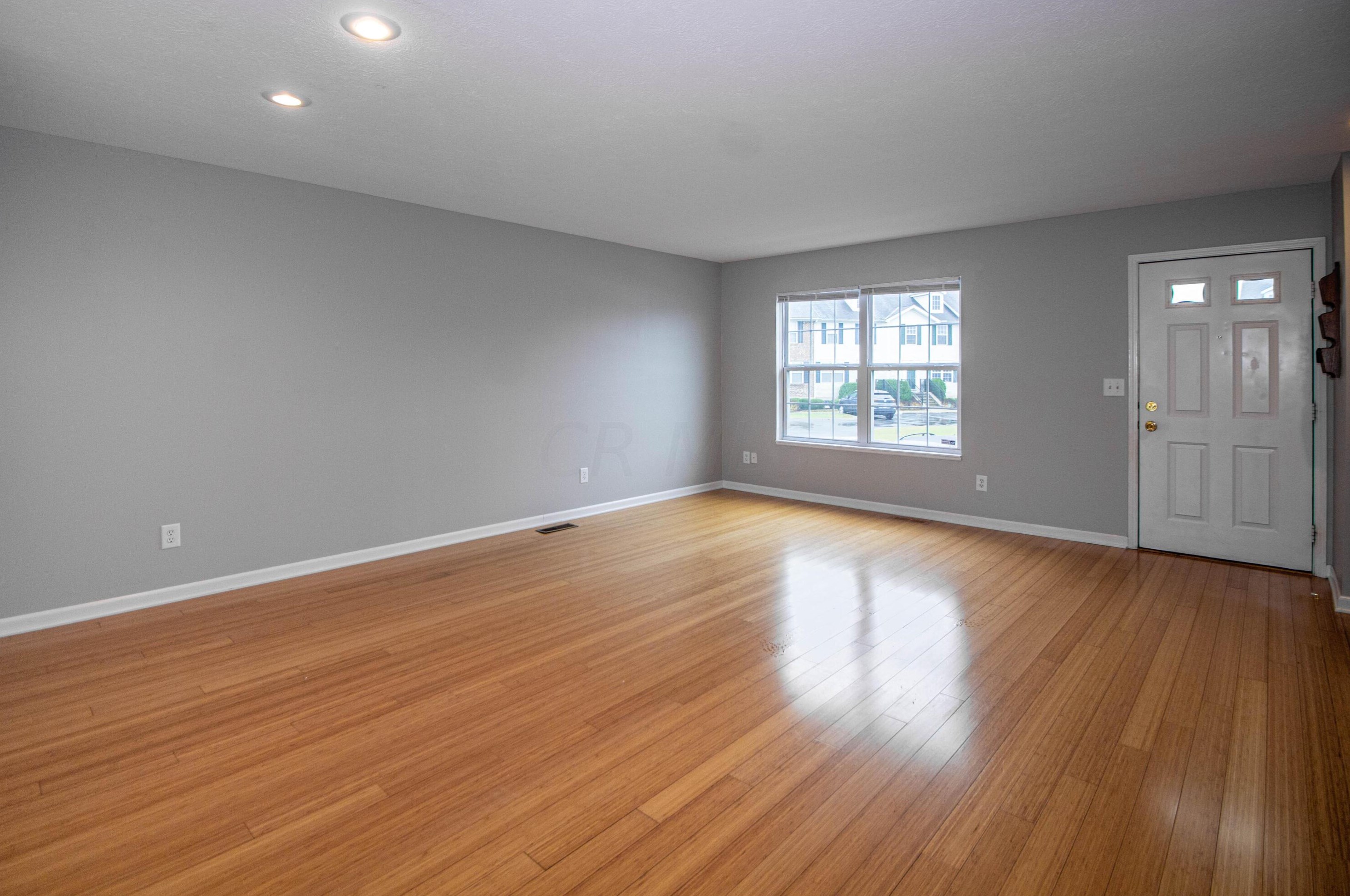 1058 Shady Lake Dr, Columbus, OH 43228-9096