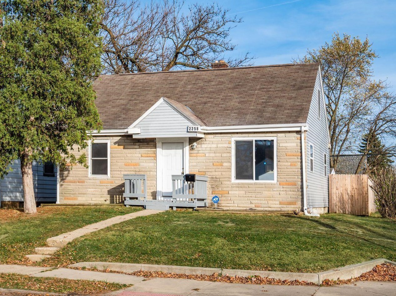 2258 Ontario St, Columbus OH  43211-2005 exterior