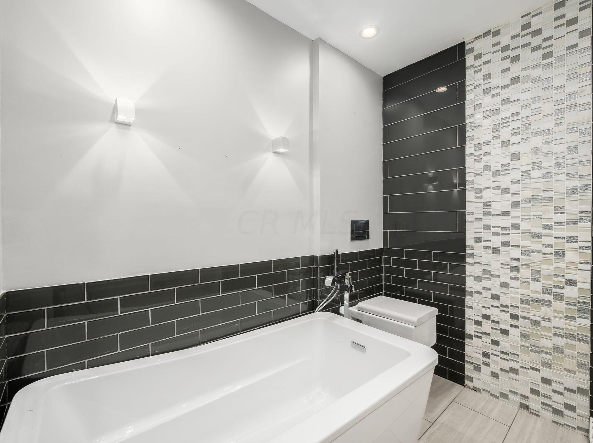 2511 Schaaf Dr, Columbus OH  43209-3209 exterior