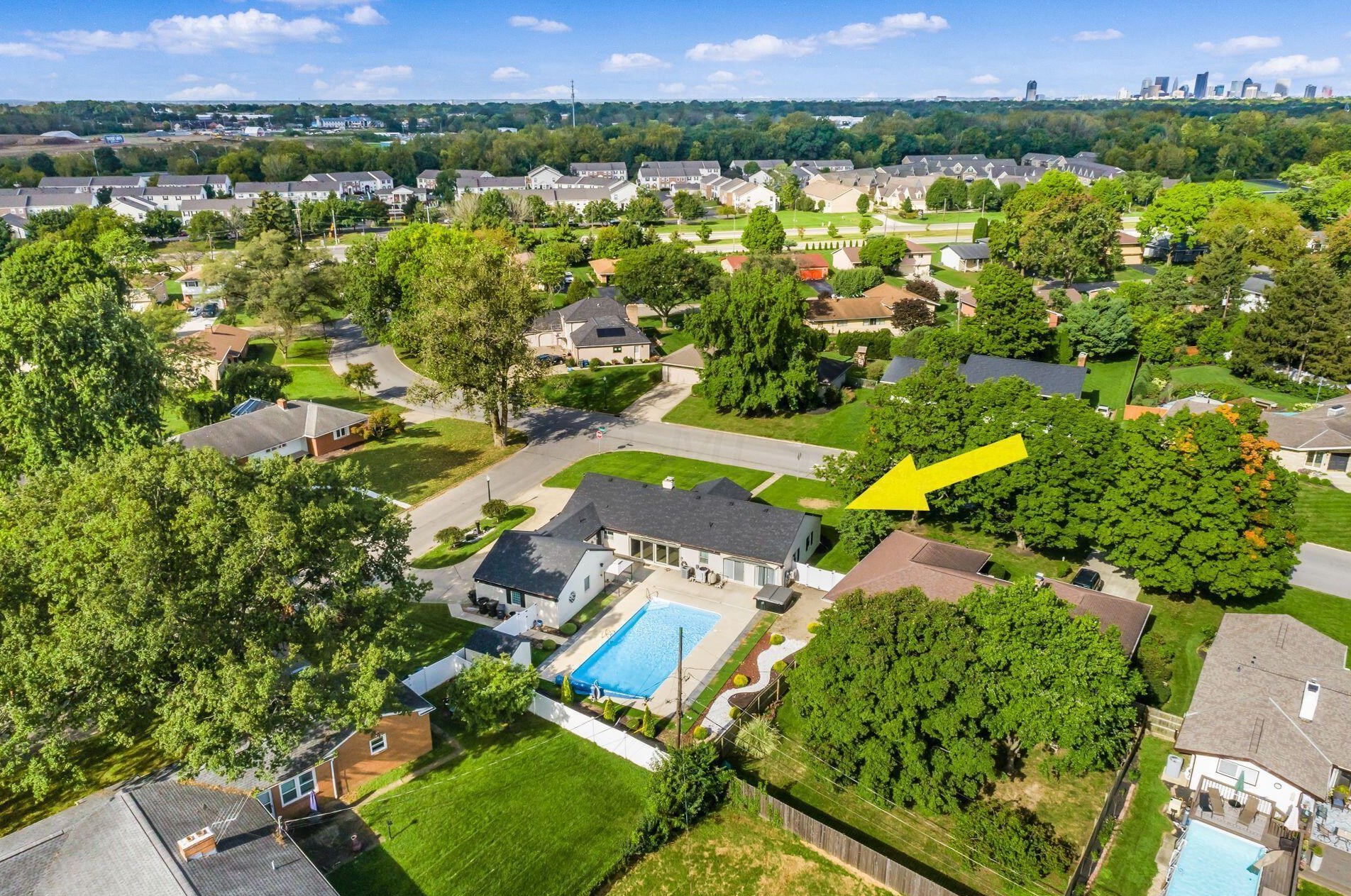 2511 Schaaf Dr, Columbus OH  43209-3209 exterior