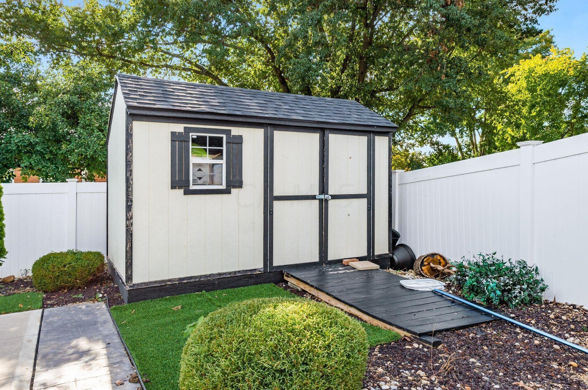 2511 Schaaf Dr, Columbus OH  43209-3209 exterior