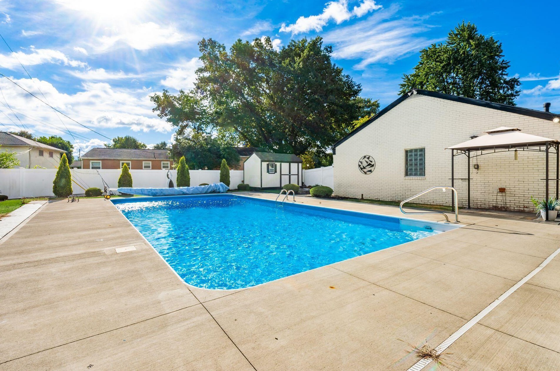 2511 Schaaf Dr, Columbus OH  43209-3209 exterior