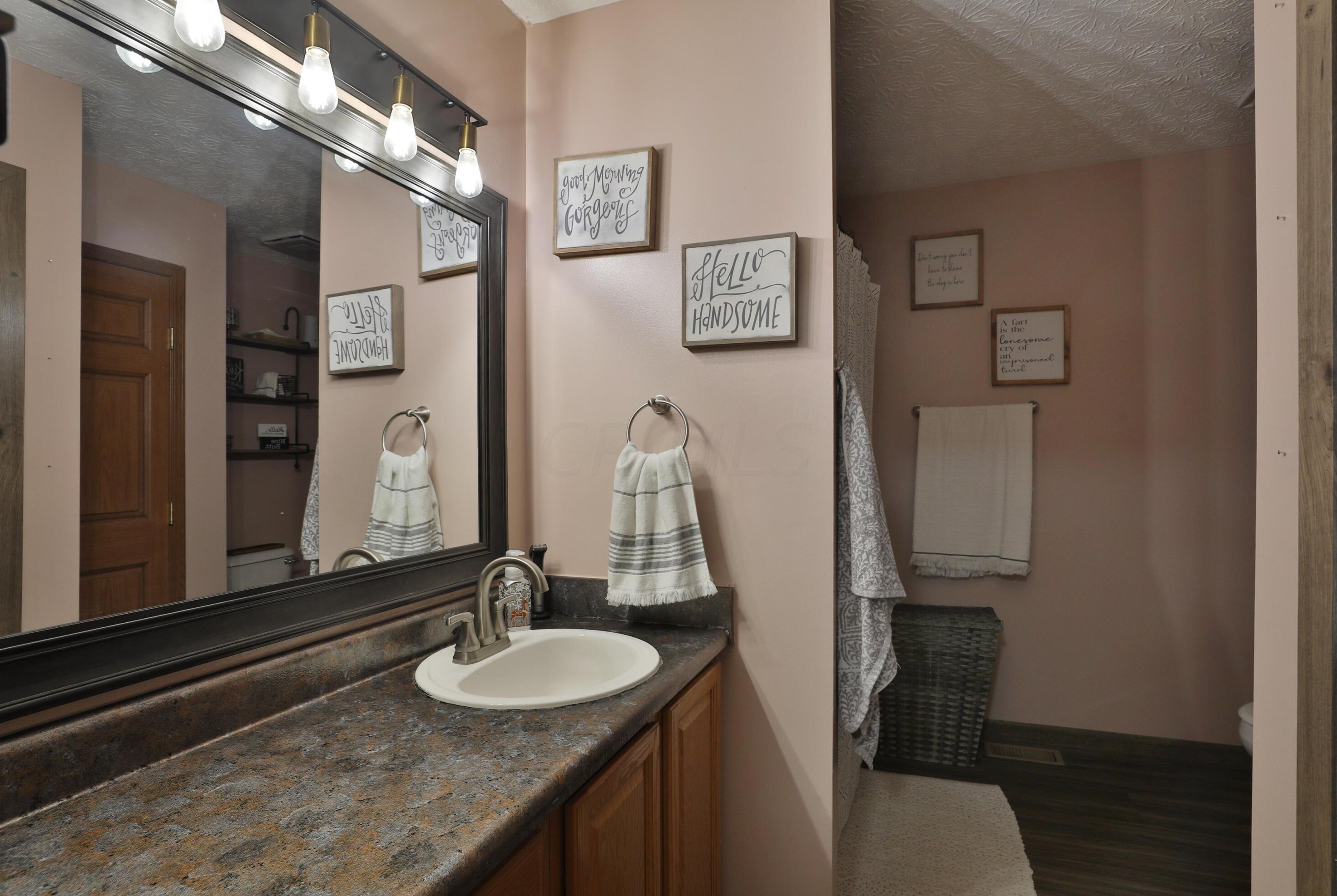 580 Euclid Ave, Ashville OH  43103-2512 exterior