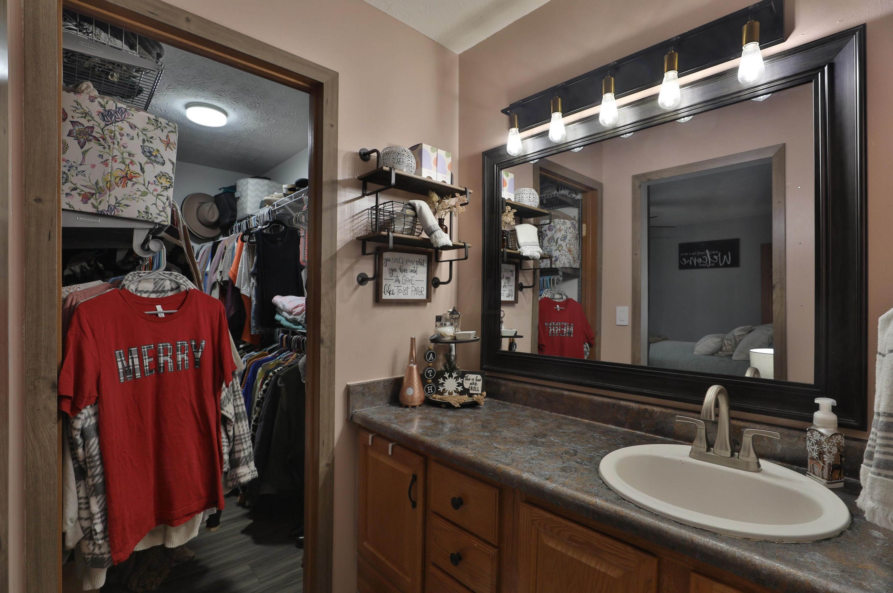 580 Euclid Ave, Ashville OH  43103-2512 exterior