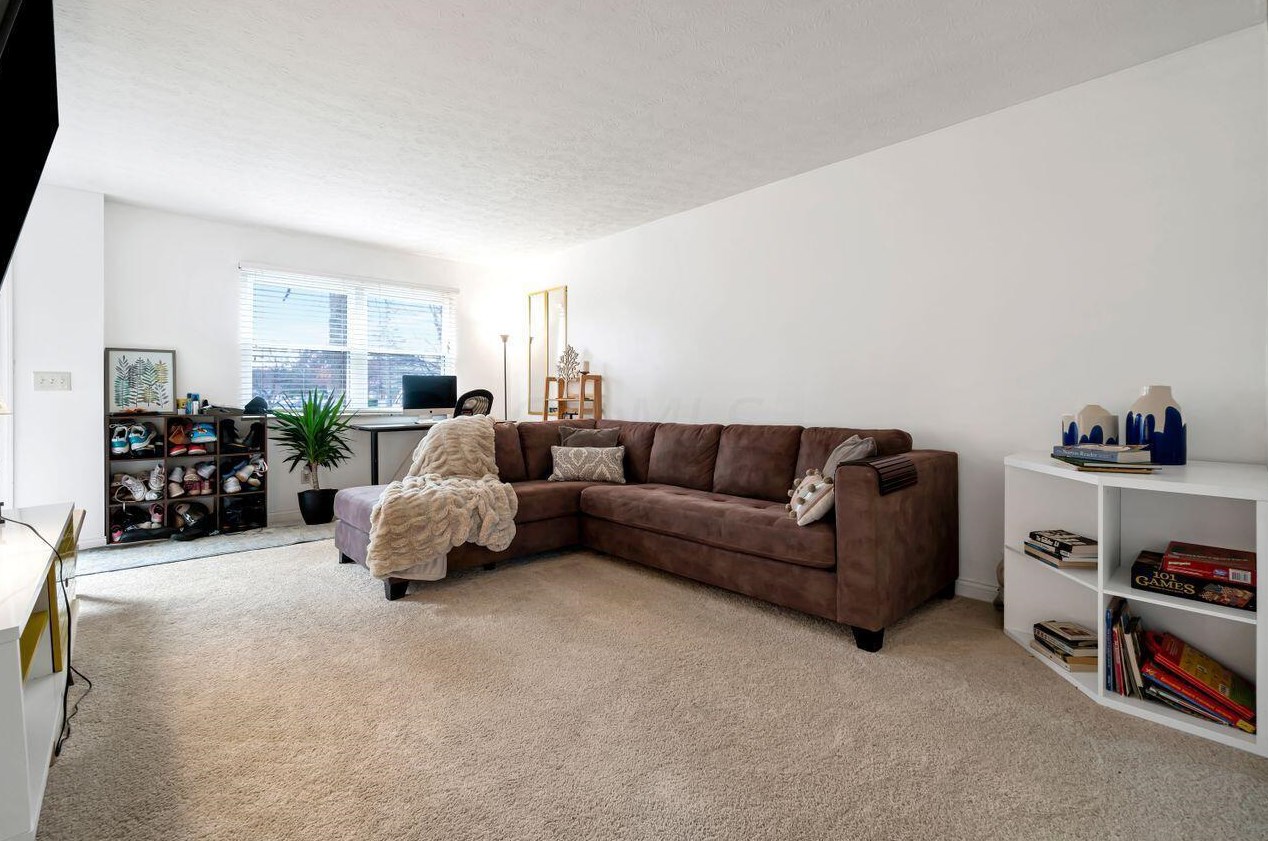 1896 Slaton Ct, Columbus, OH 43235-1934