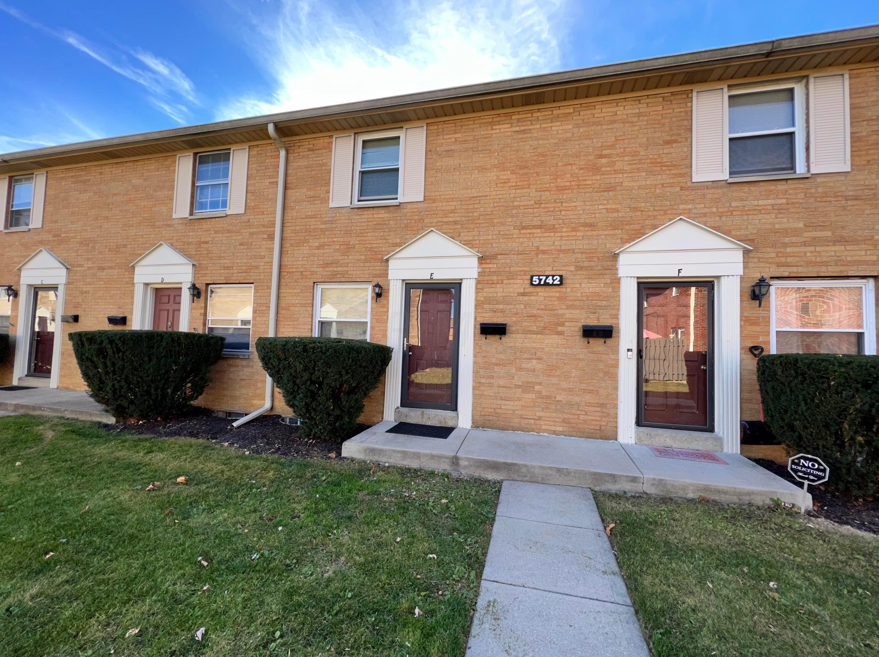 5742 Pine Tree St, Columbus, OH 43229-3787
