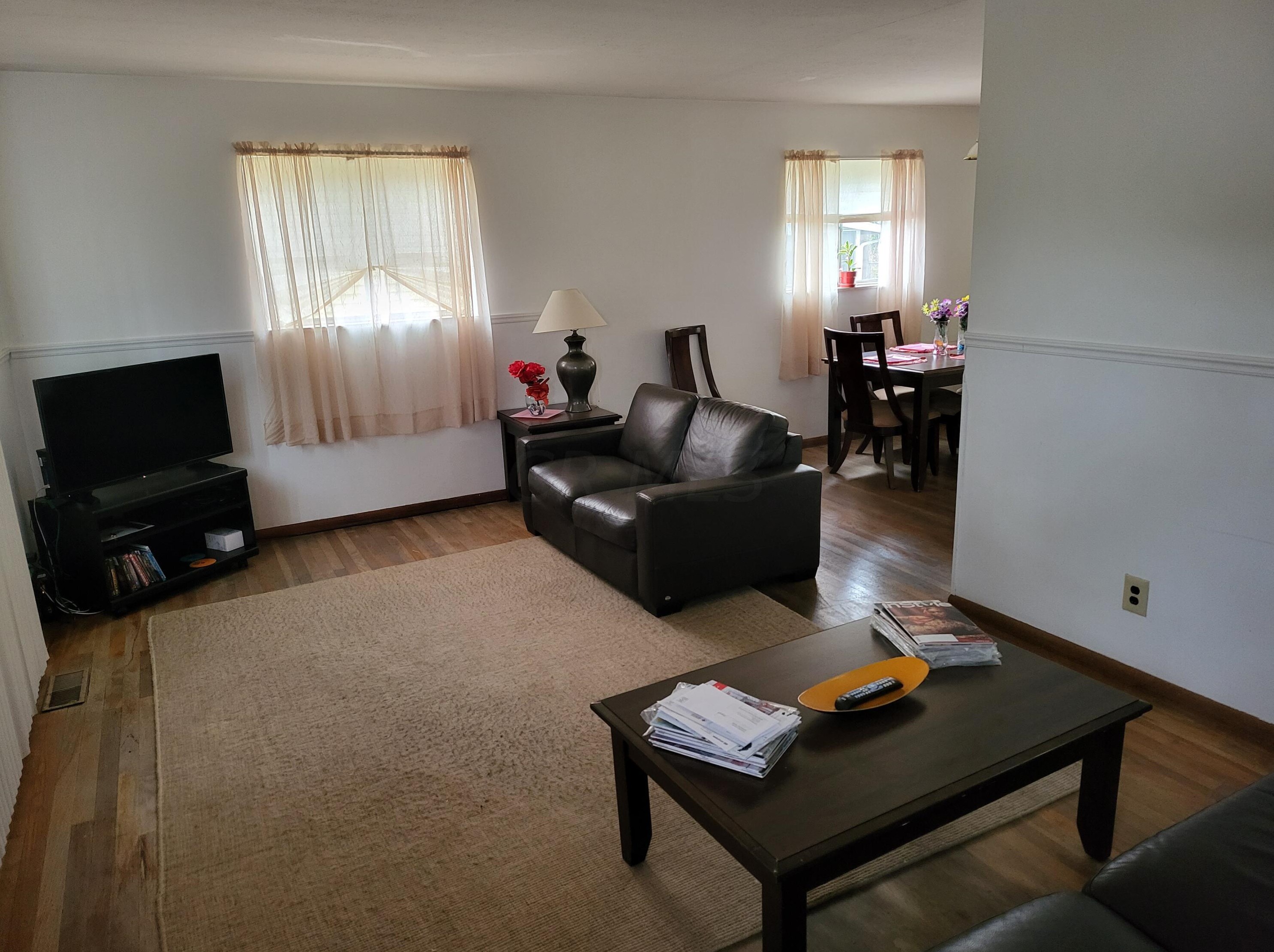 3309 Roswell Dr, Columbus, OH 43227-3557