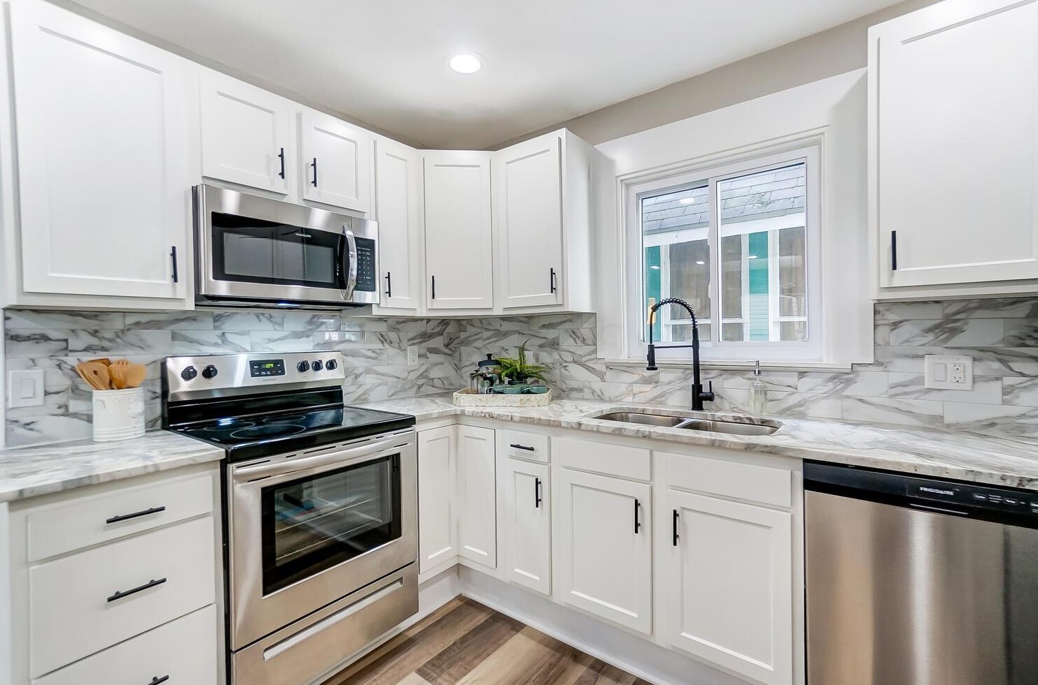 70 Burgess Ave, Columbus OH  43204-3251 exterior