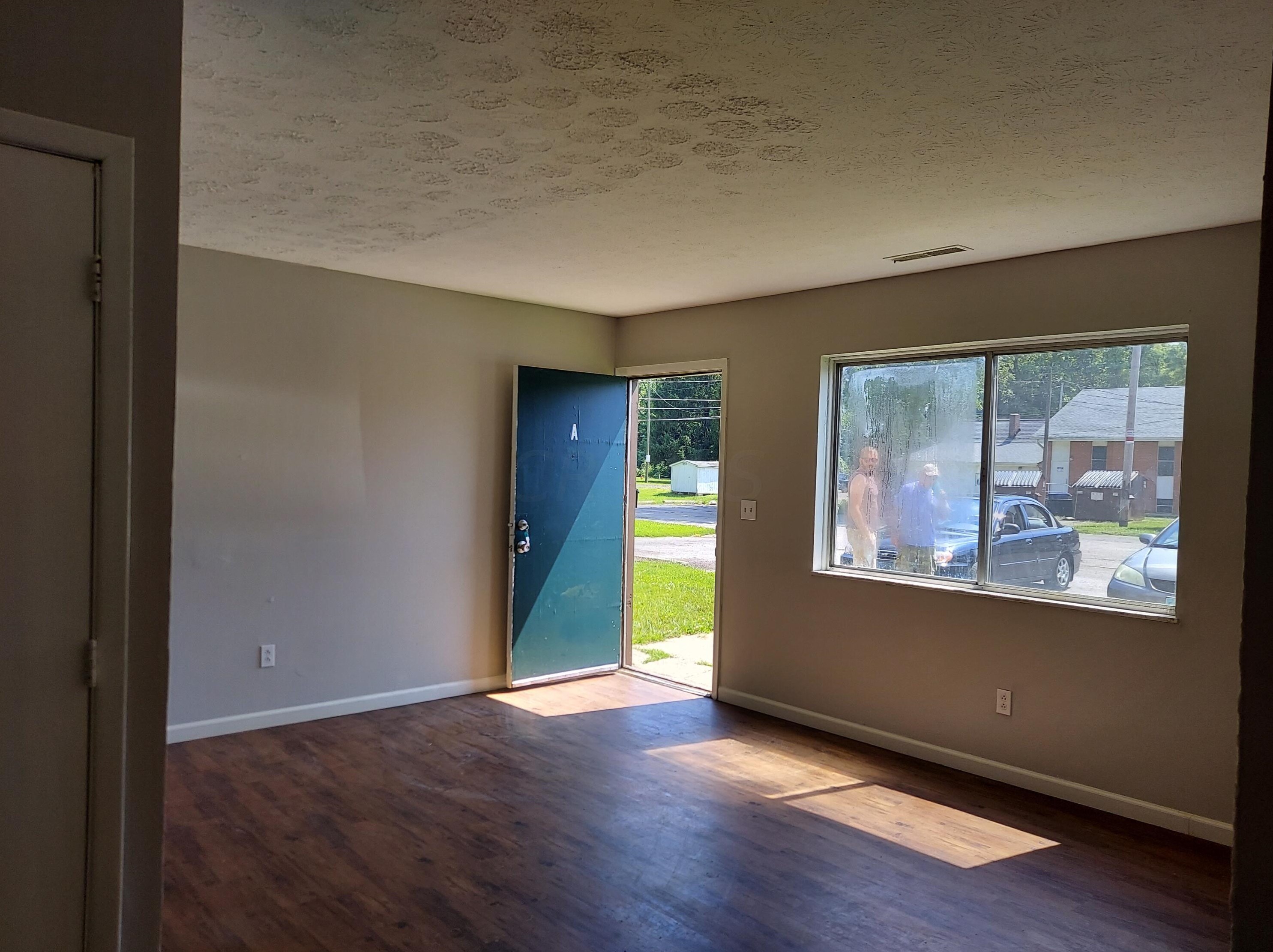 822 Whitethorne Ave, Columbus, OH 43223-2058