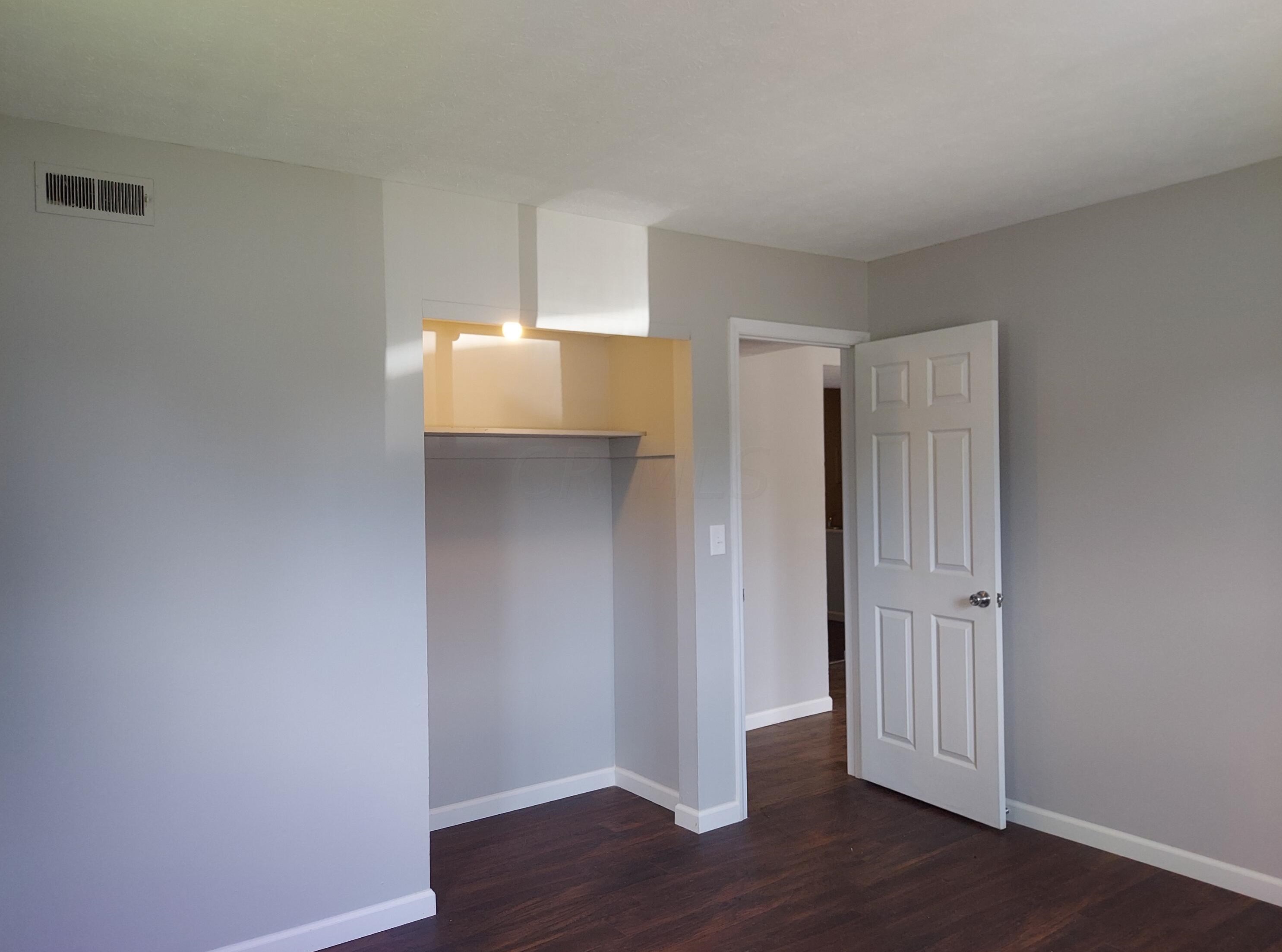 822 Whitethorne Ave, Columbus OH 43223-2025 exterior