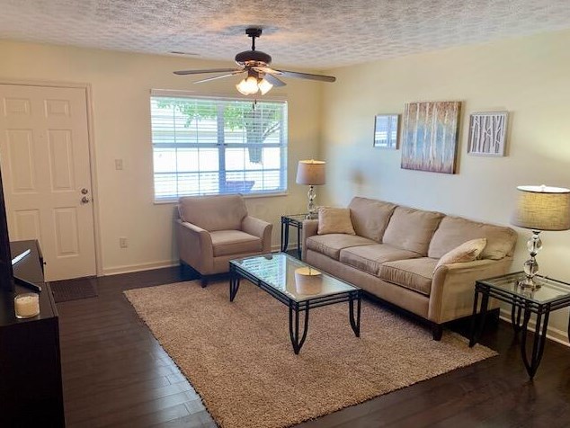 4502 Greystone Village Dr, Columbus, OH 43228-6419