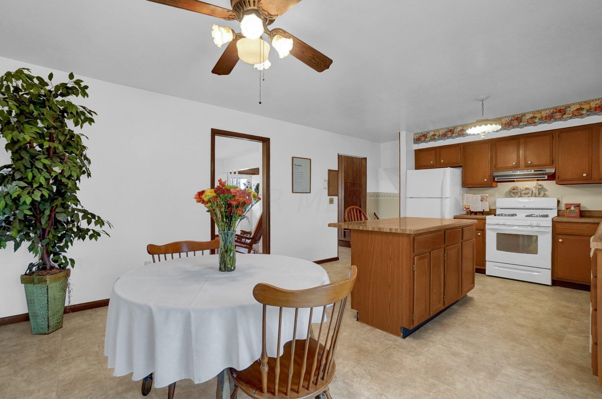 6569 Bosworth Sq, Columbus OH 43229-1328 exterior