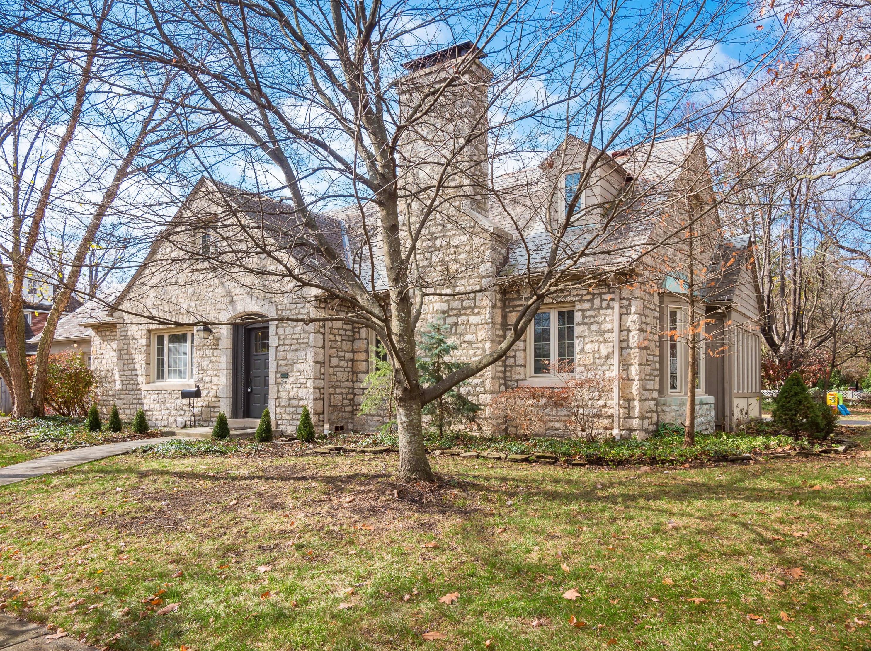 2529 Broad St, Columbus OH  43204-3322 exterior