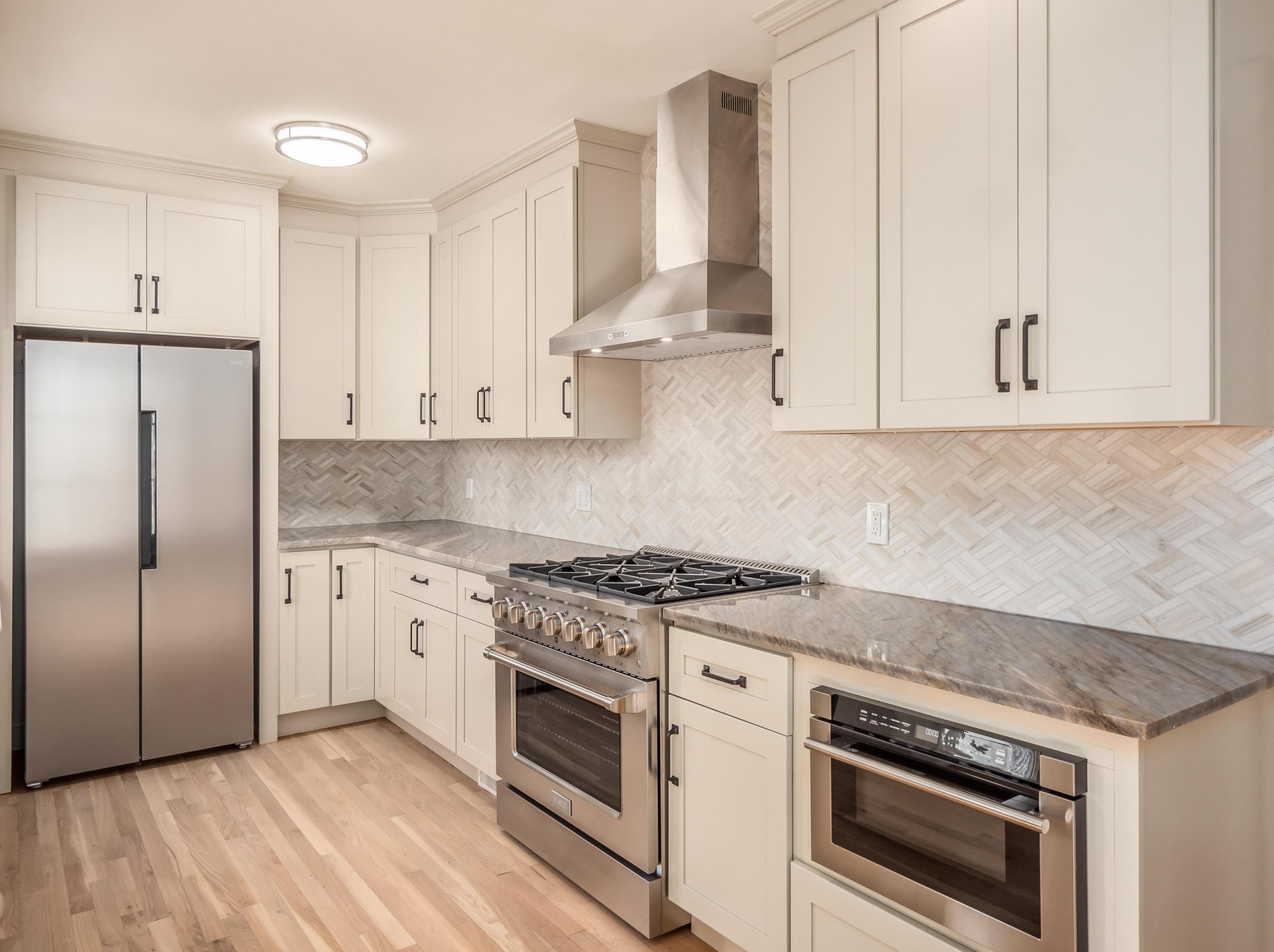 2529 Broad St, Columbus OH  43204-3322 exterior