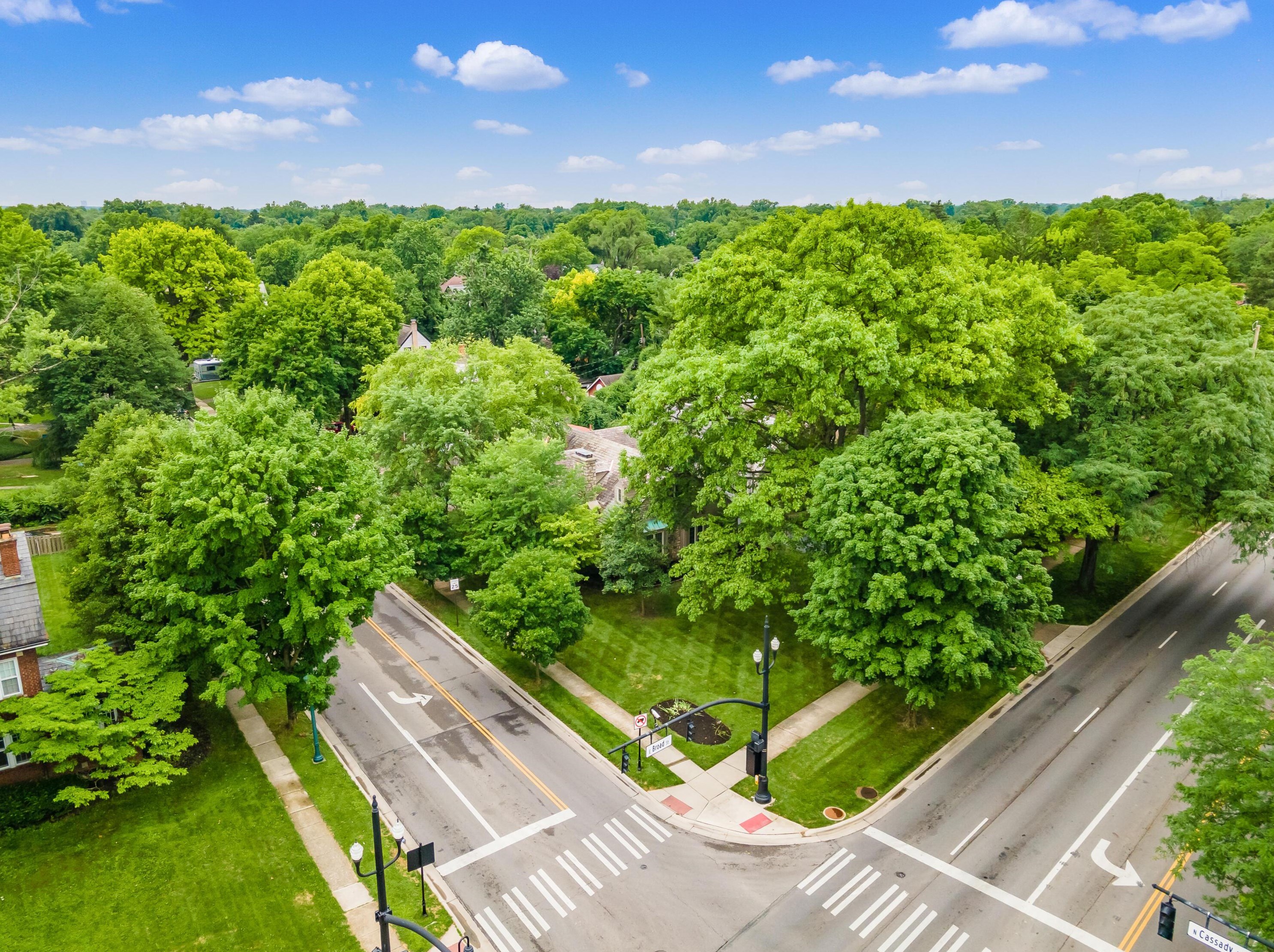 2529 Broad St, Columbus OH  43204-3322 exterior