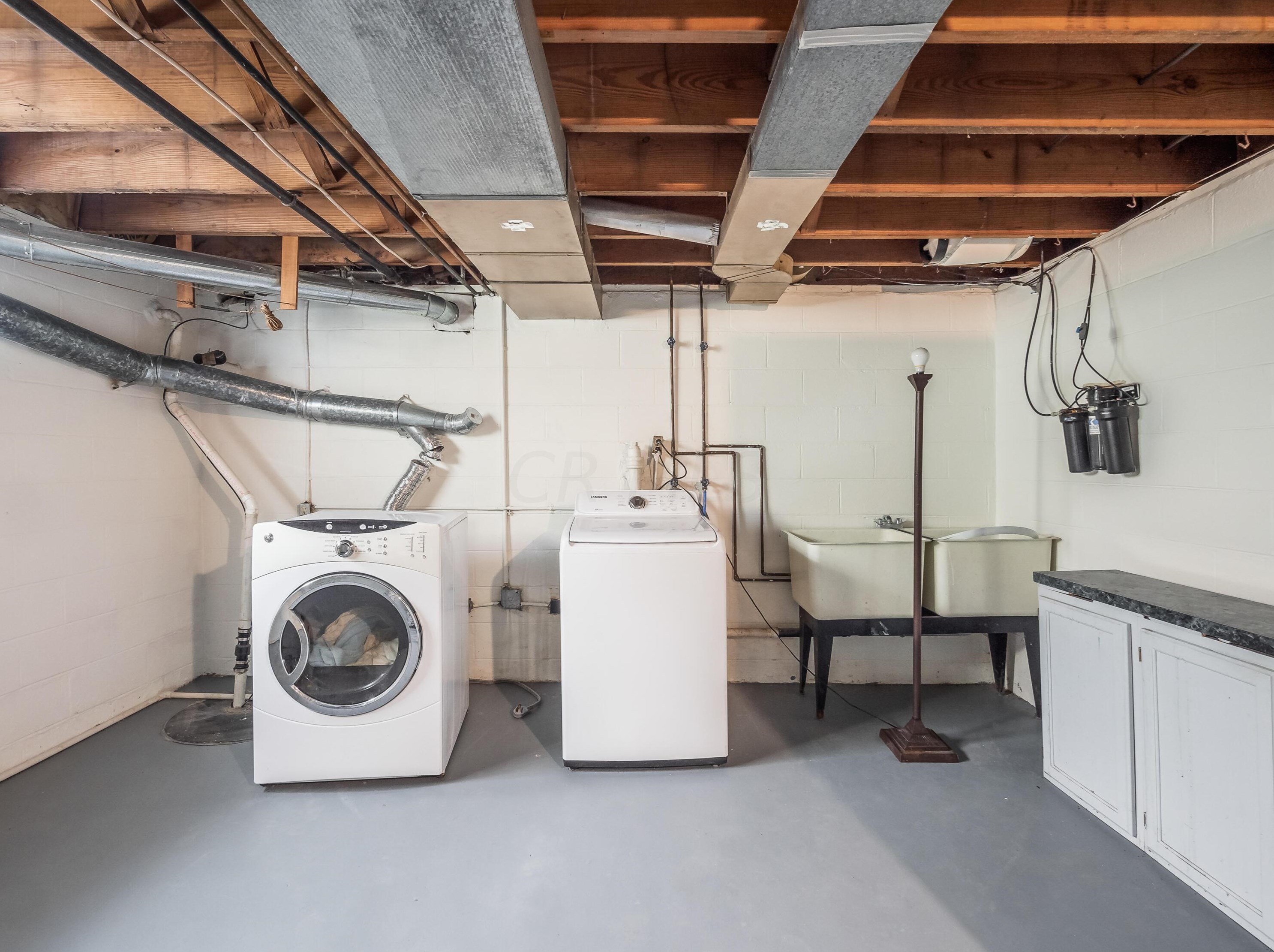 2529 Broad St, Columbus OH  43204-3322 exterior