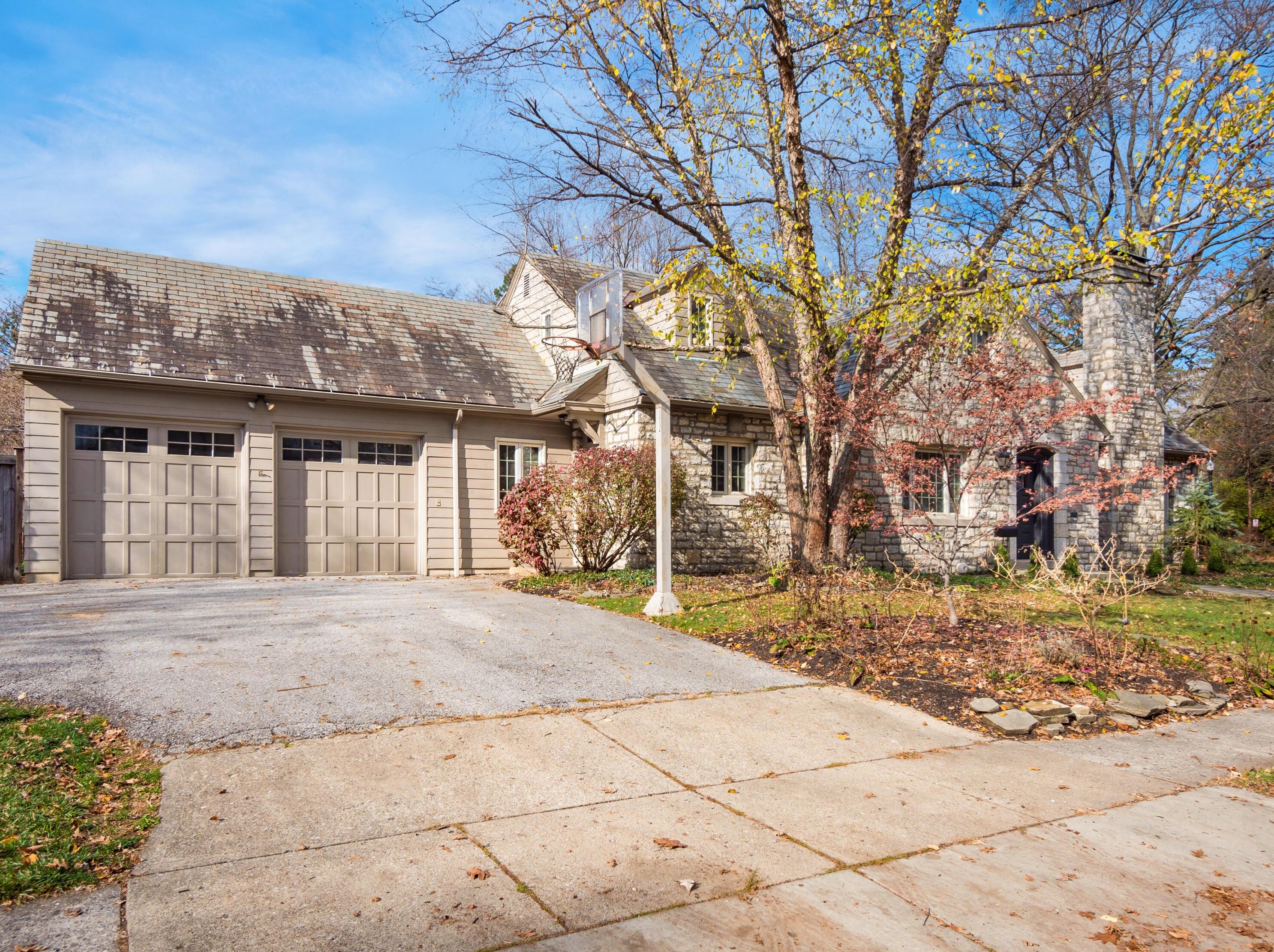 2529 Broad St, Columbus OH  43204-3322 exterior