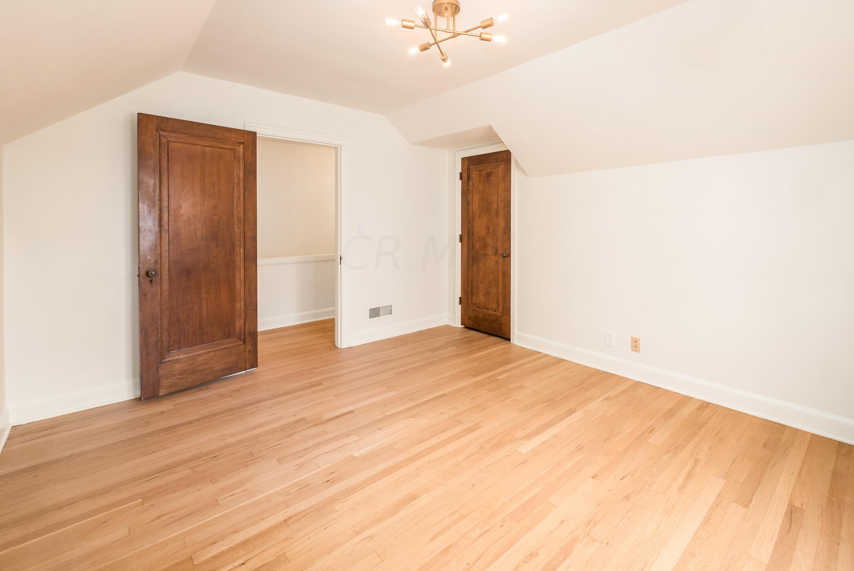 2529 Broad St, Columbus OH  43204-3322 exterior