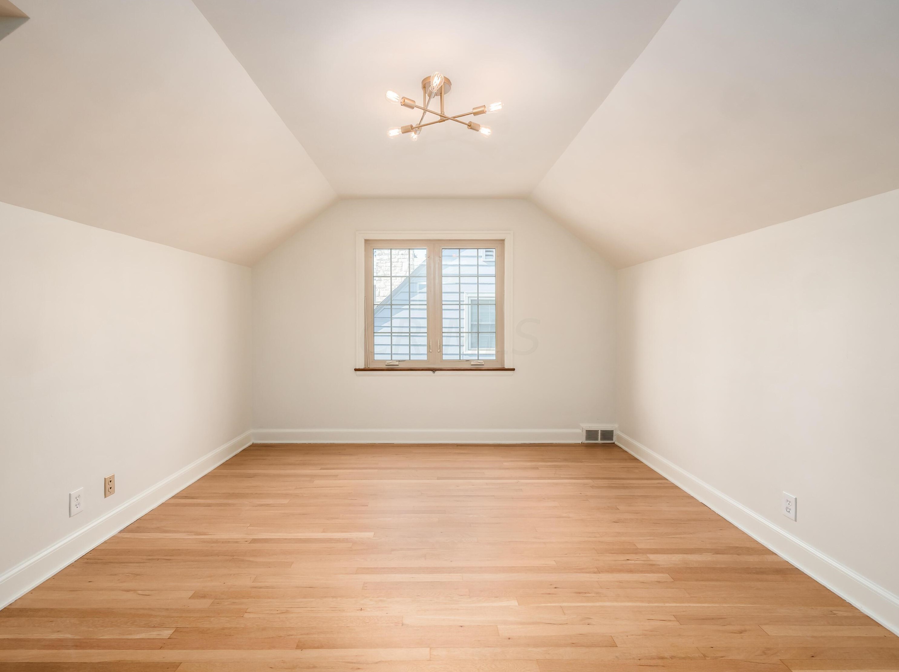 2529 Broad St, Columbus OH  43204-3322 exterior