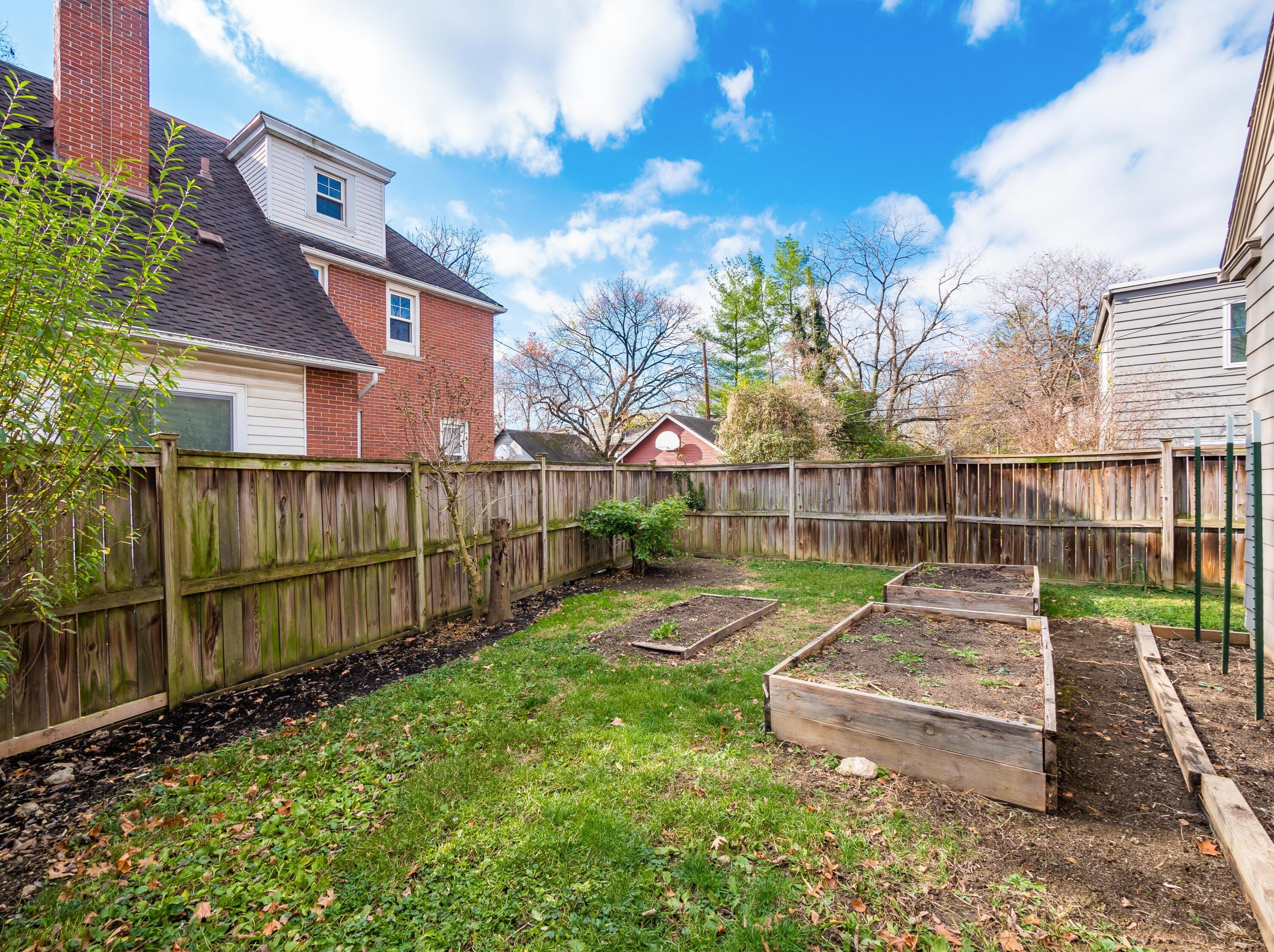 2529 Broad St, Columbus OH  43204-3322 exterior