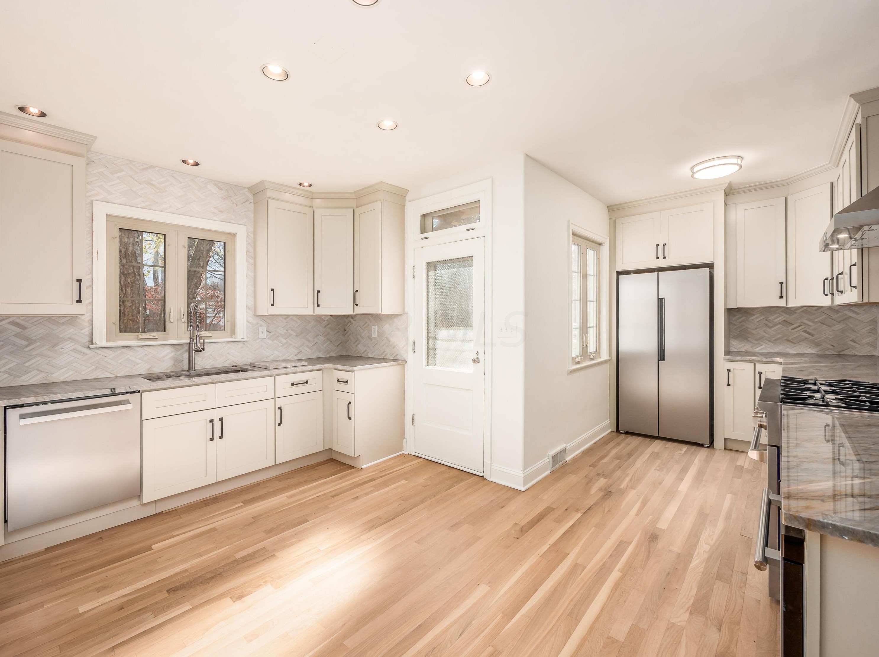 2529 Broad St, Columbus OH  43204-3322 exterior